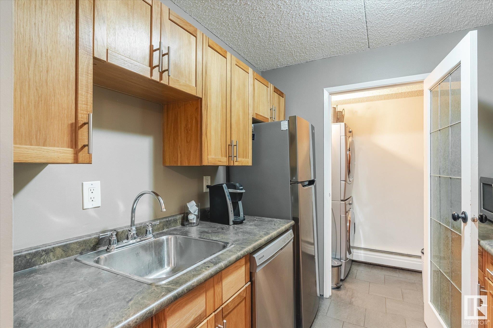 












301 9917 110 Street

,
Edmonton,




AB
T5K 2N4

