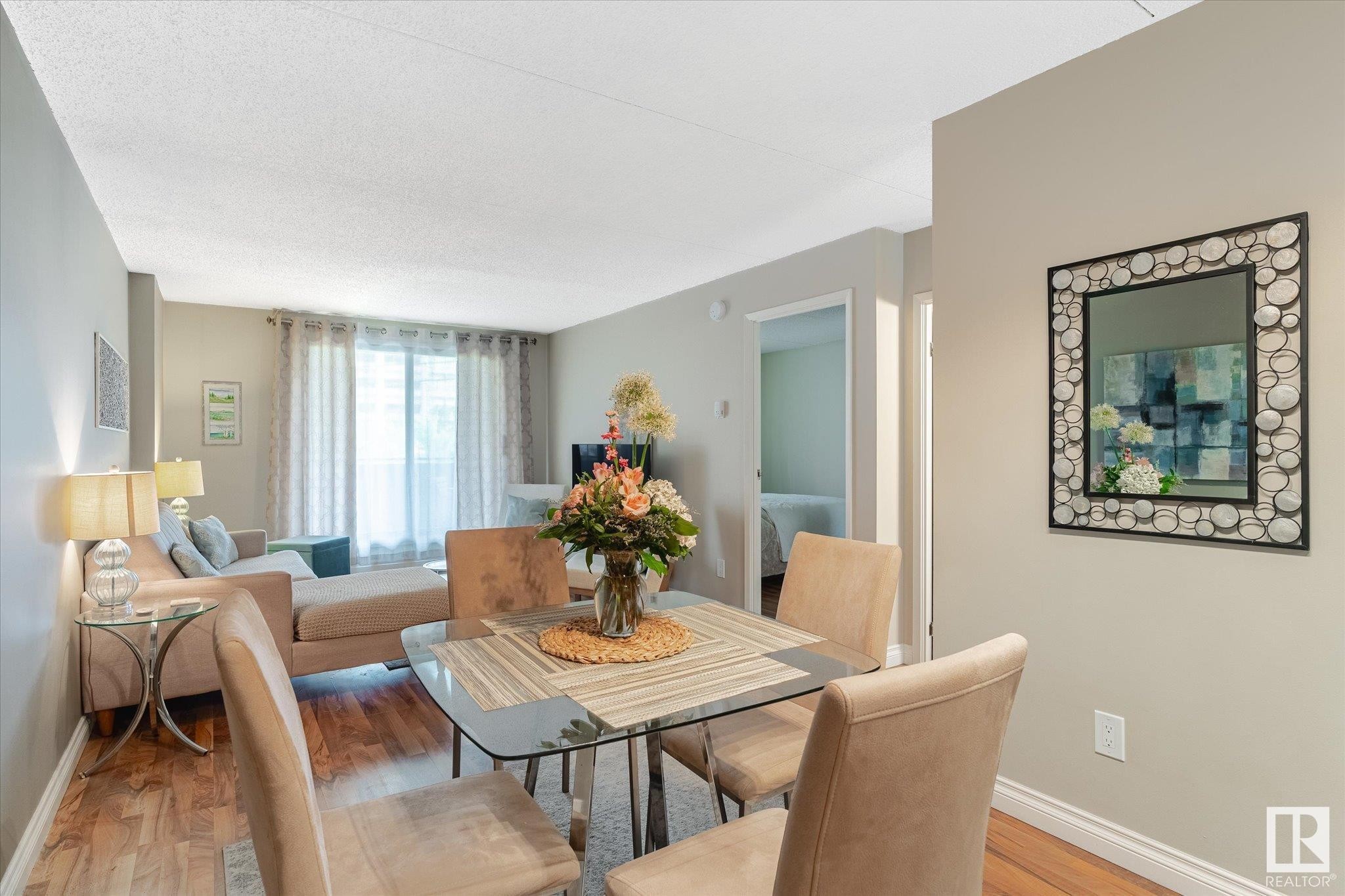 












301 9917 110 Street

,
Edmonton,




AB
T5K 2N4

