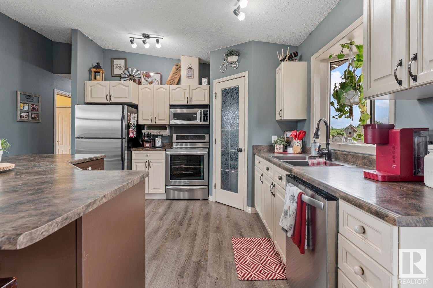 












45220 Township Road 631

,
Rural Bonnyville M.D.,




AB
T9M 1P3

