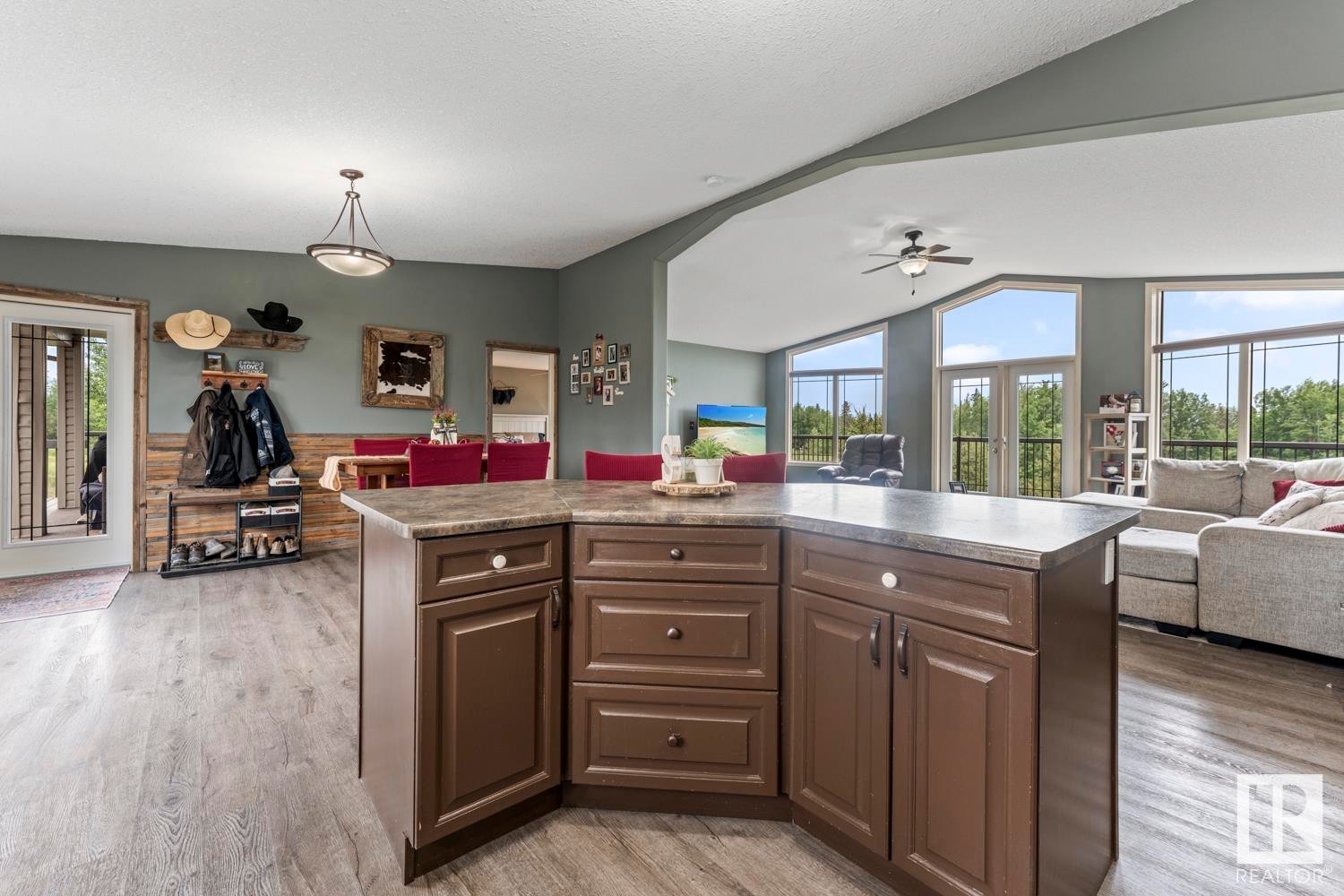












45220 Township Road 631

,
Rural Bonnyville M.D.,




AB
T9M 1P3

