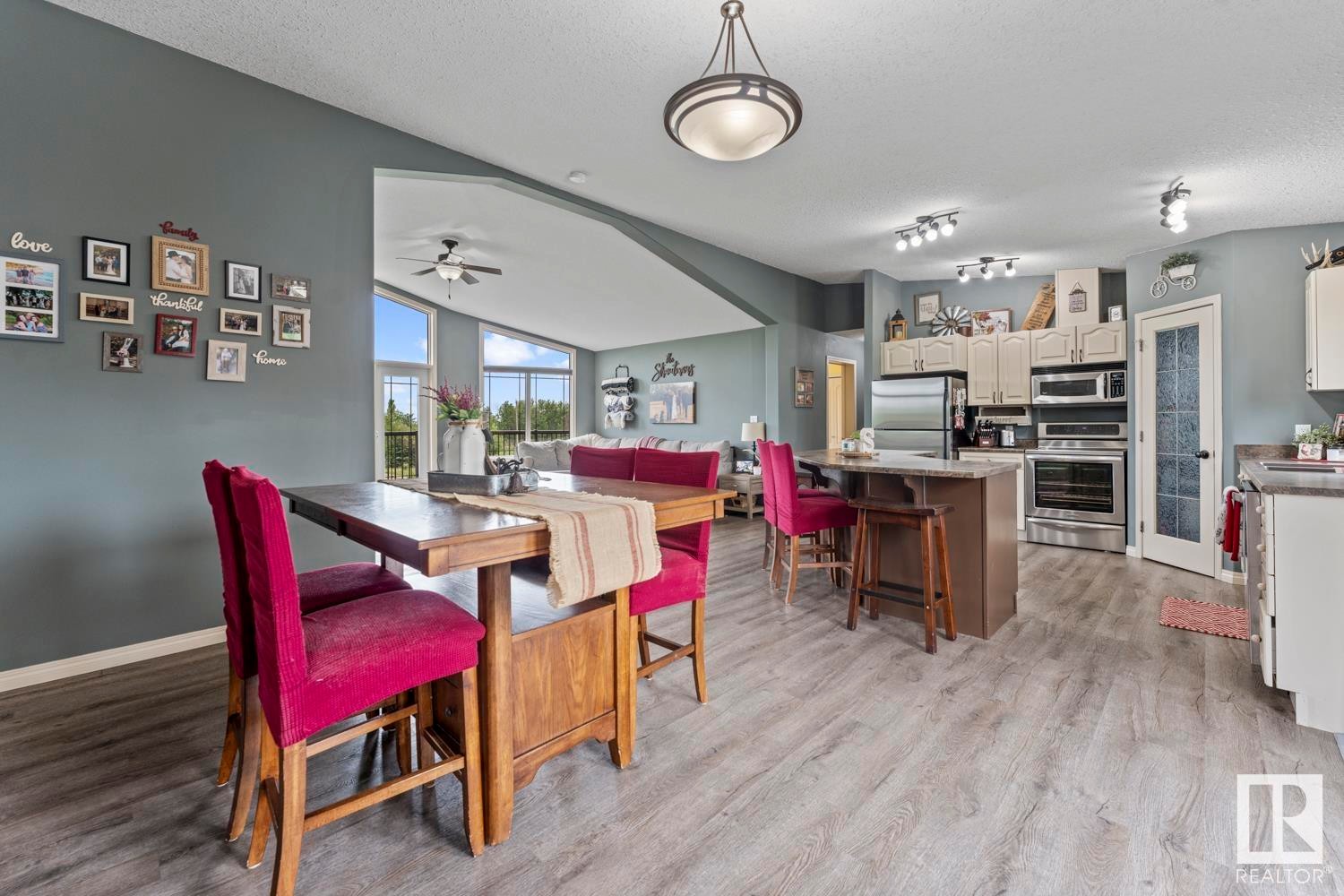 












45220 Township Road 631

,
Rural Bonnyville M.D.,




AB
T9M 1P3

