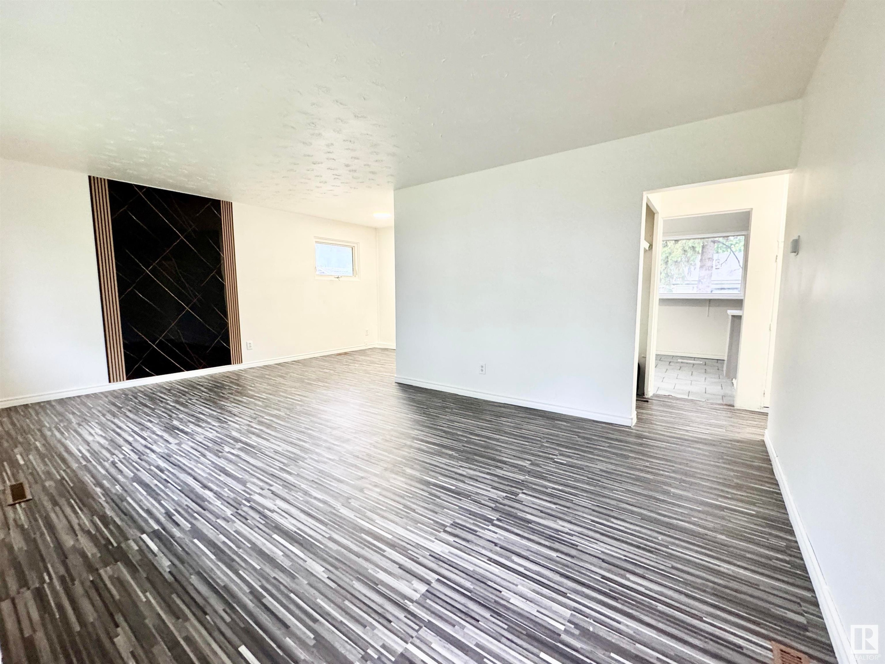 












16415 106 Avenue

,
Edmonton,




AB
T5P 0X1

