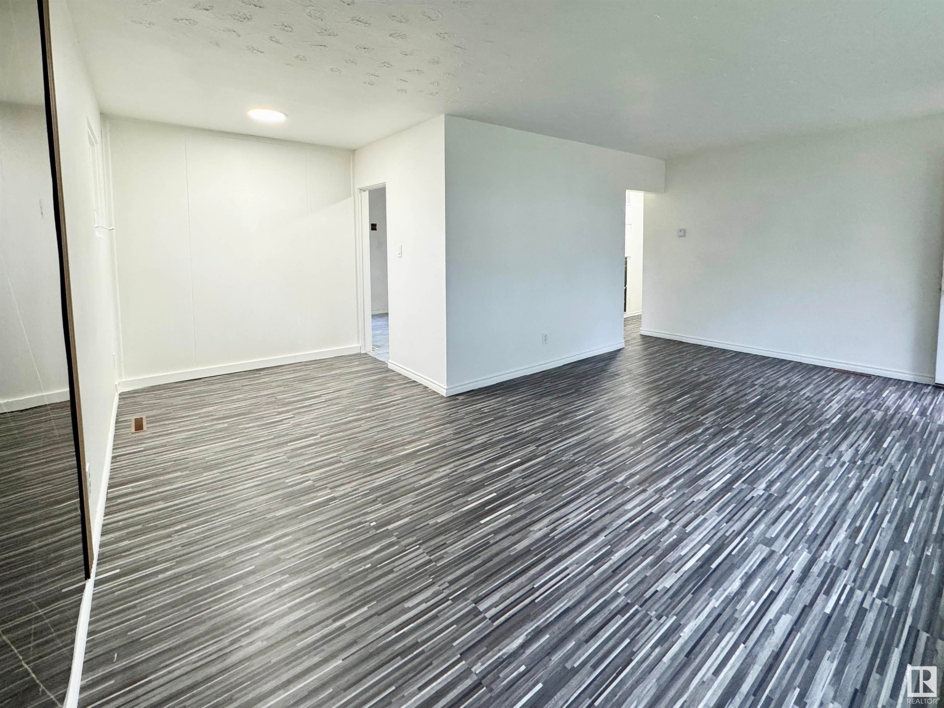 












16415 106 Avenue

,
Edmonton,




AB
T5P 0X1

