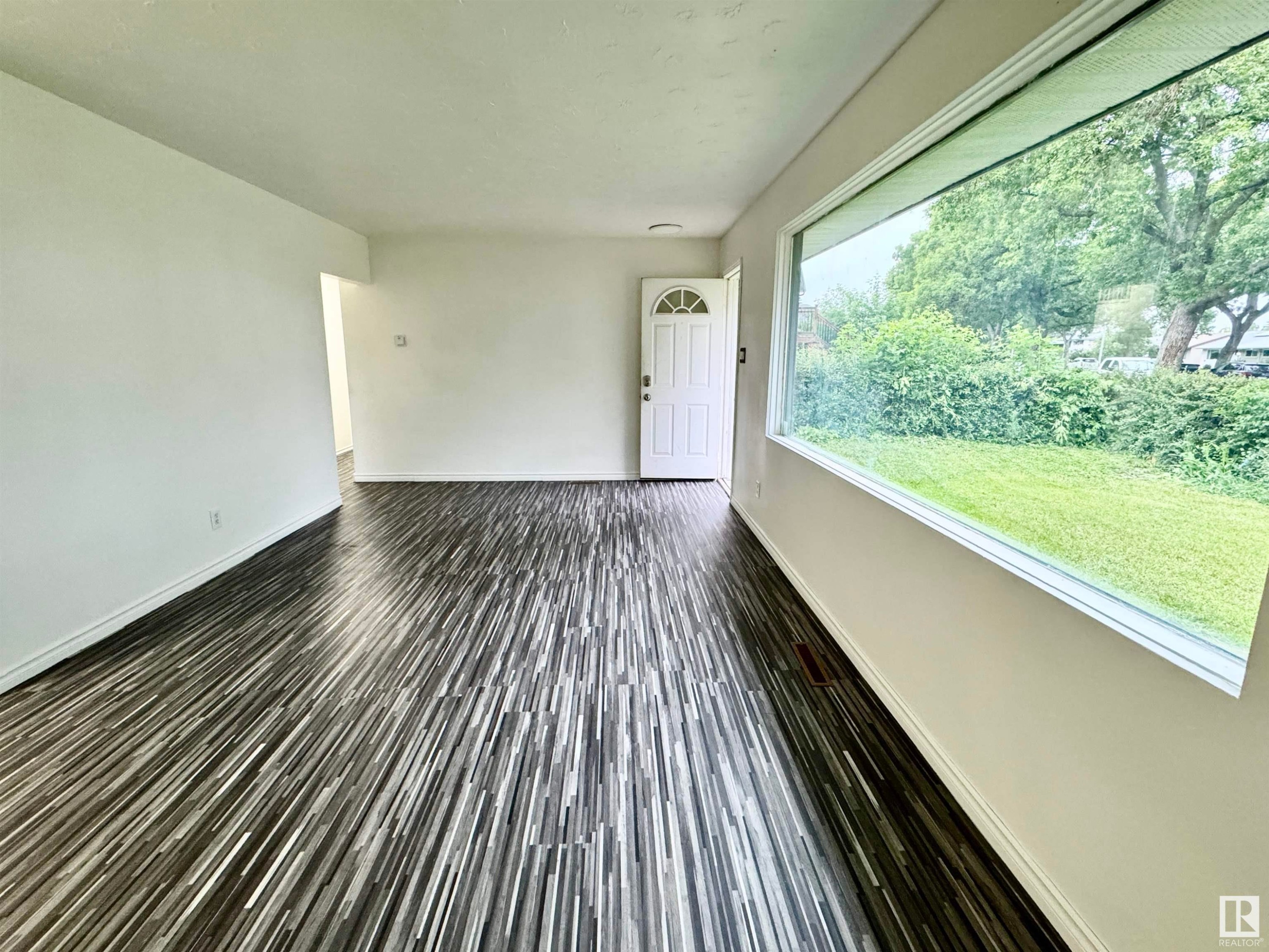 












16415 106 Avenue

,
Edmonton,




AB
T5P 0X1

