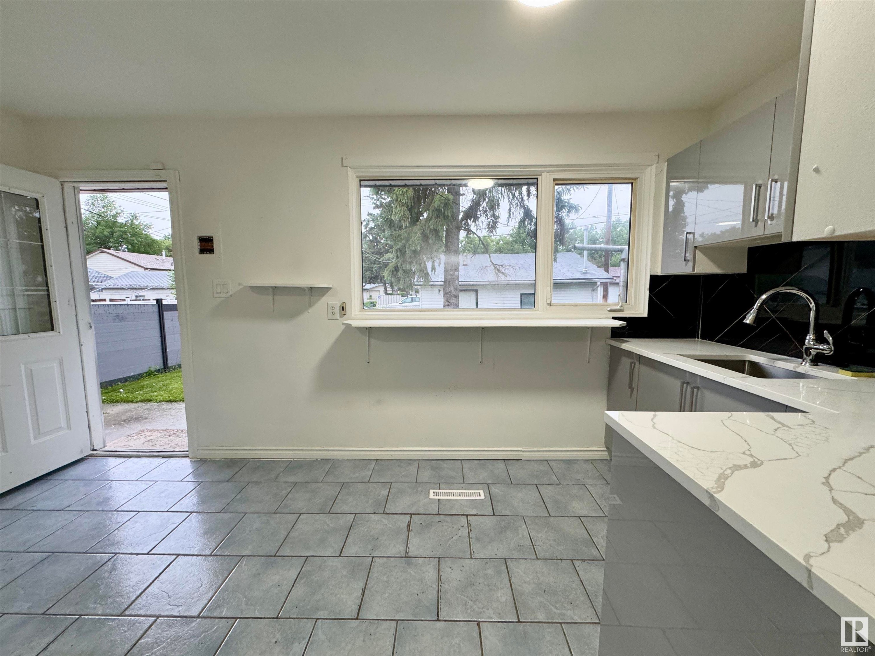 












16415 106 Avenue

,
Edmonton,




AB
T5P 0X1

