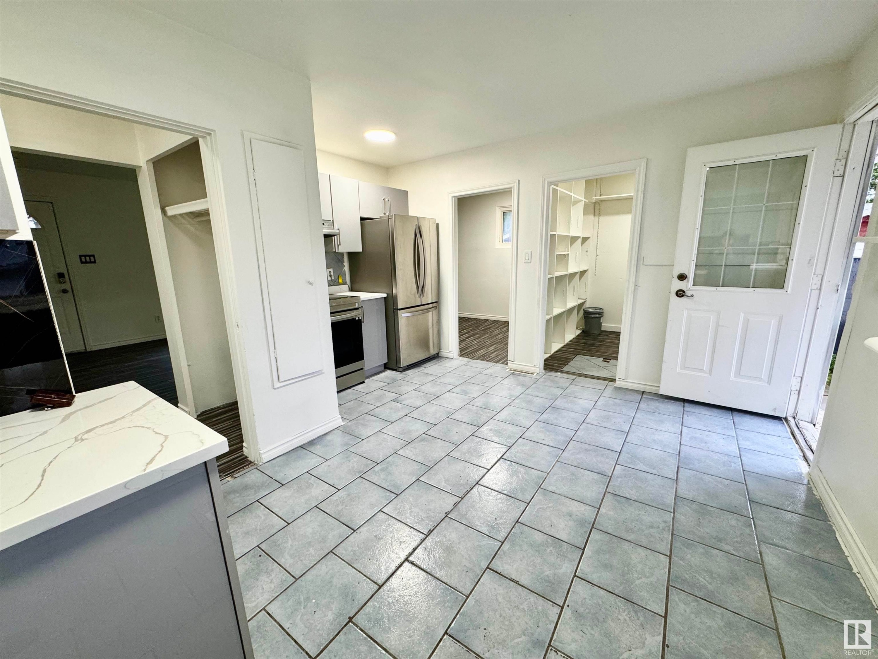 












16415 106 Avenue

,
Edmonton,




AB
T5P 0X1


