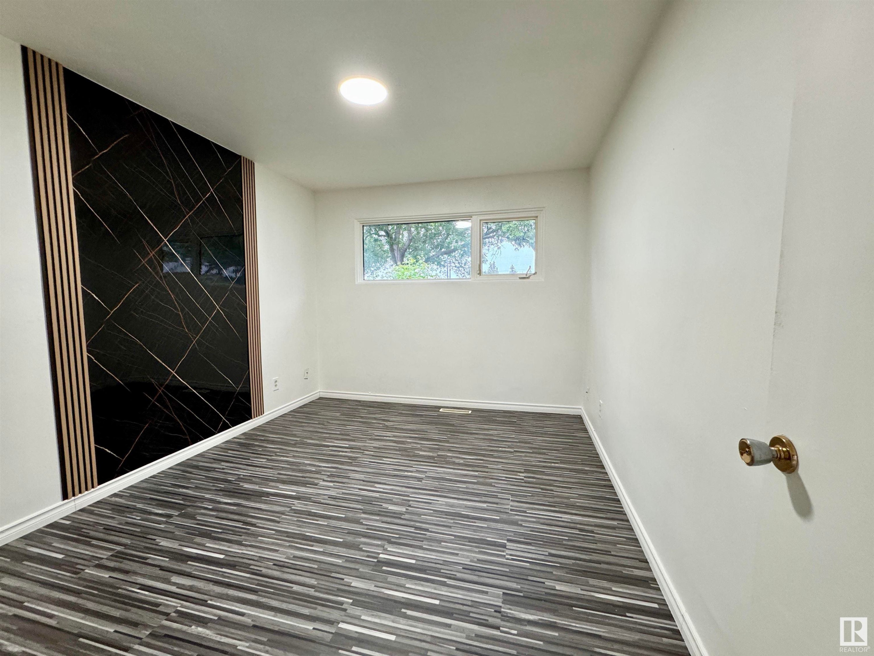 












16415 106 Avenue

,
Edmonton,




AB
T5P 0X1


