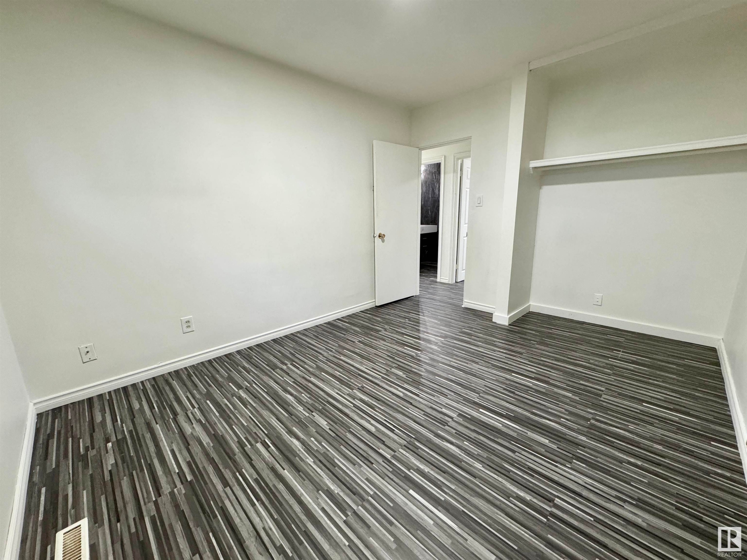 












16415 106 Avenue

,
Edmonton,




AB
T5P 0X1


