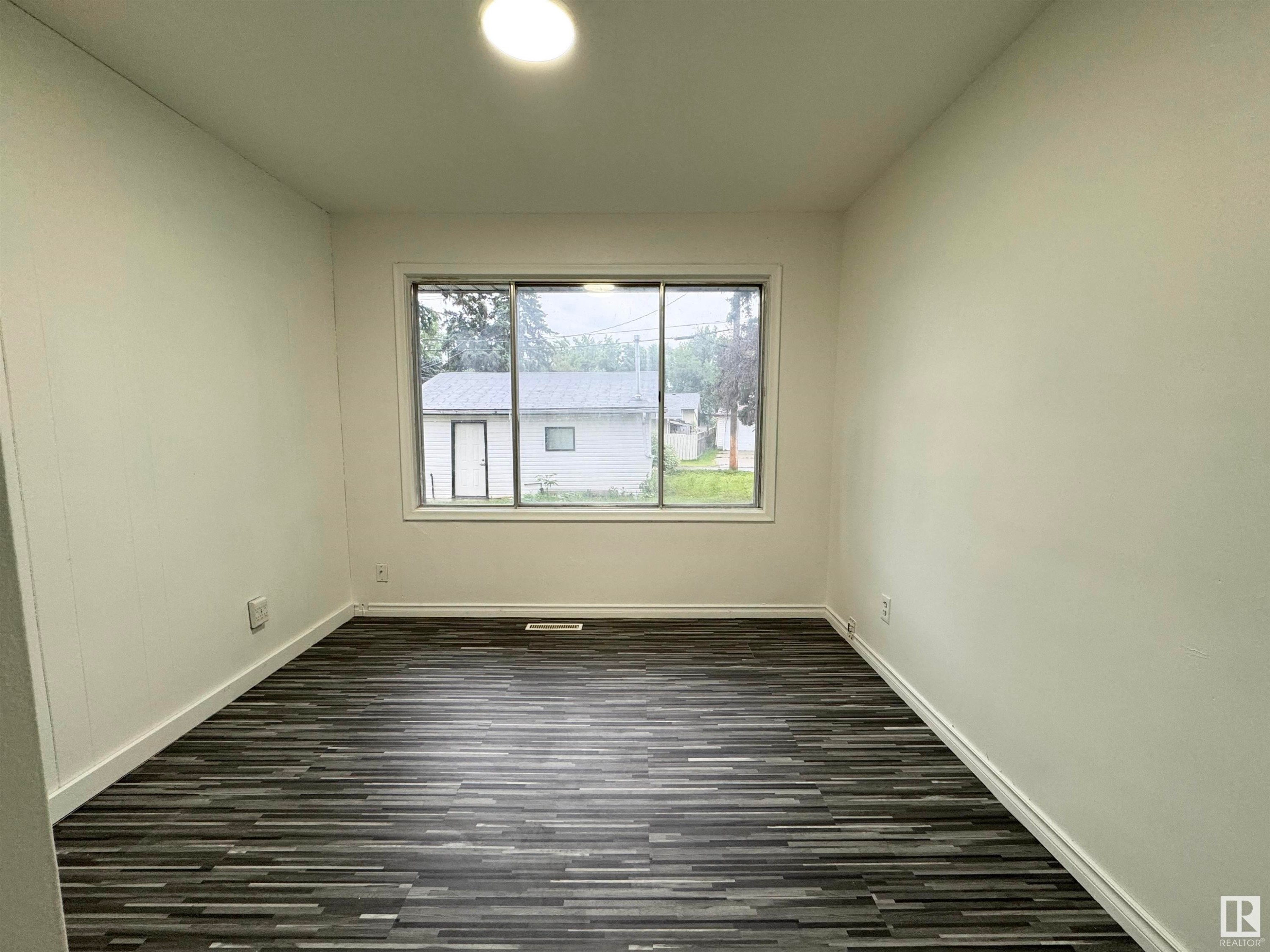 












16415 106 Avenue

,
Edmonton,




AB
T5P 0X1

