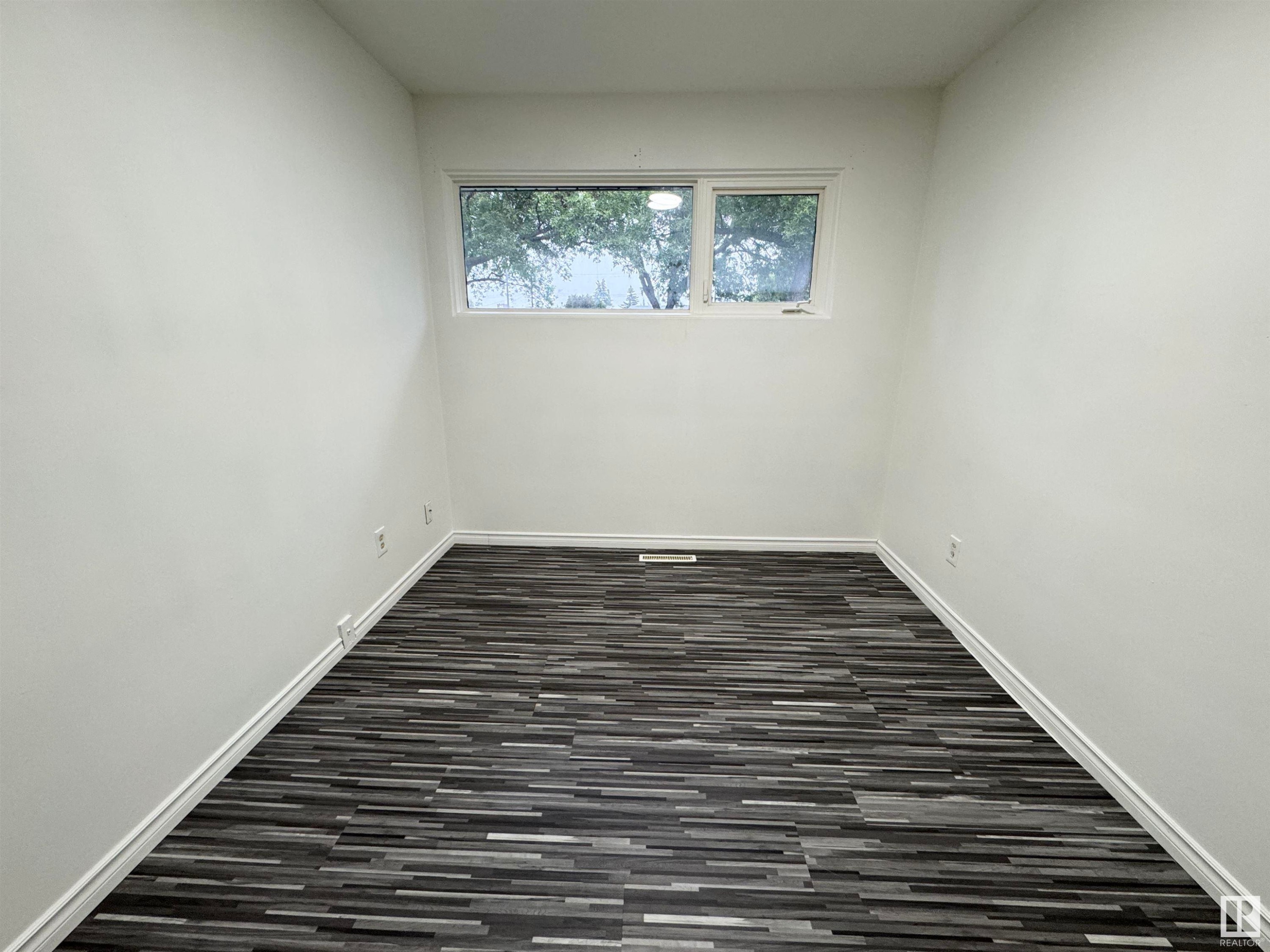 












16415 106 Avenue

,
Edmonton,




AB
T5P 0X1


