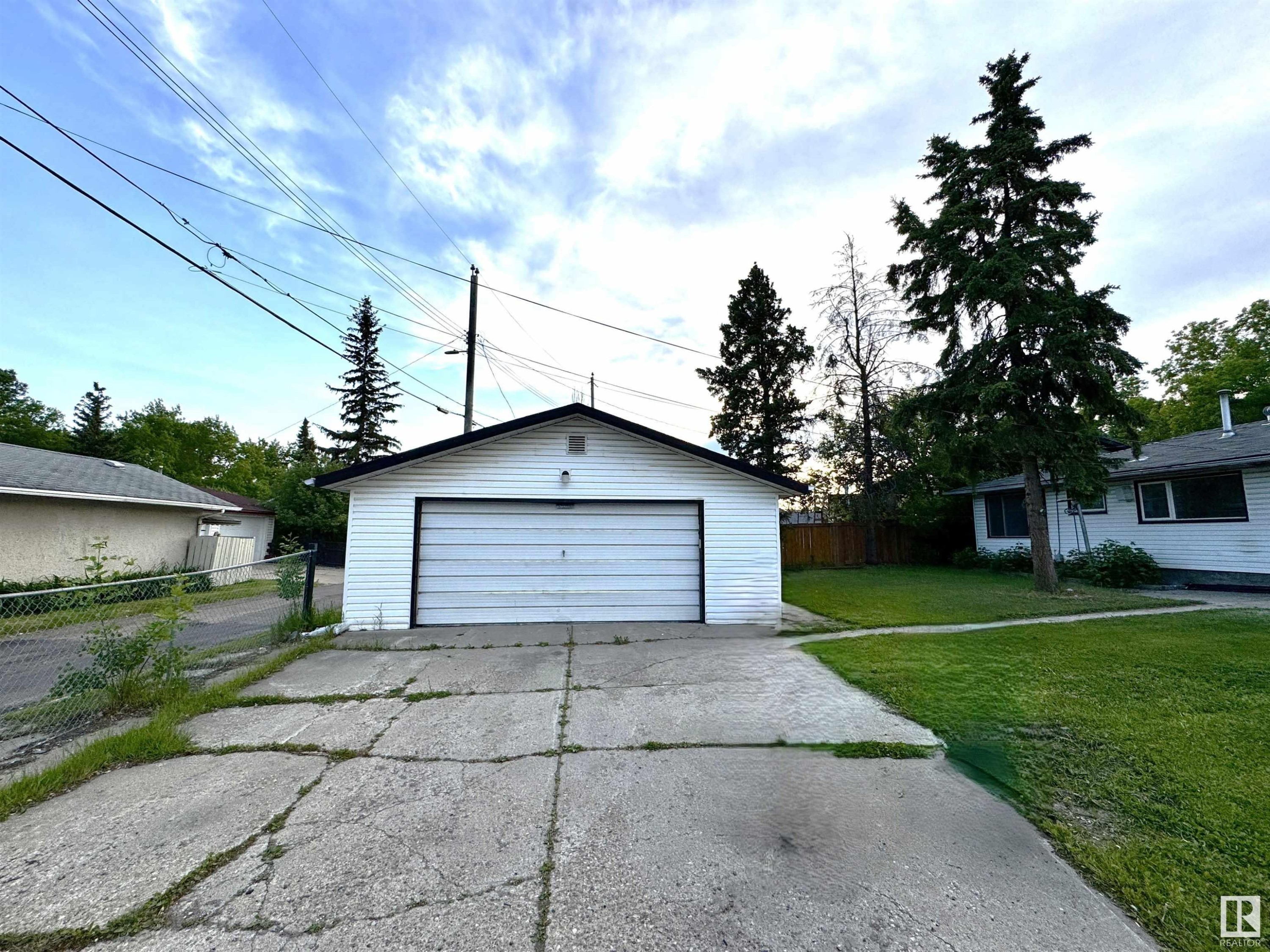 












16415 106 Avenue

,
Edmonton,




AB
T5P 0X1

