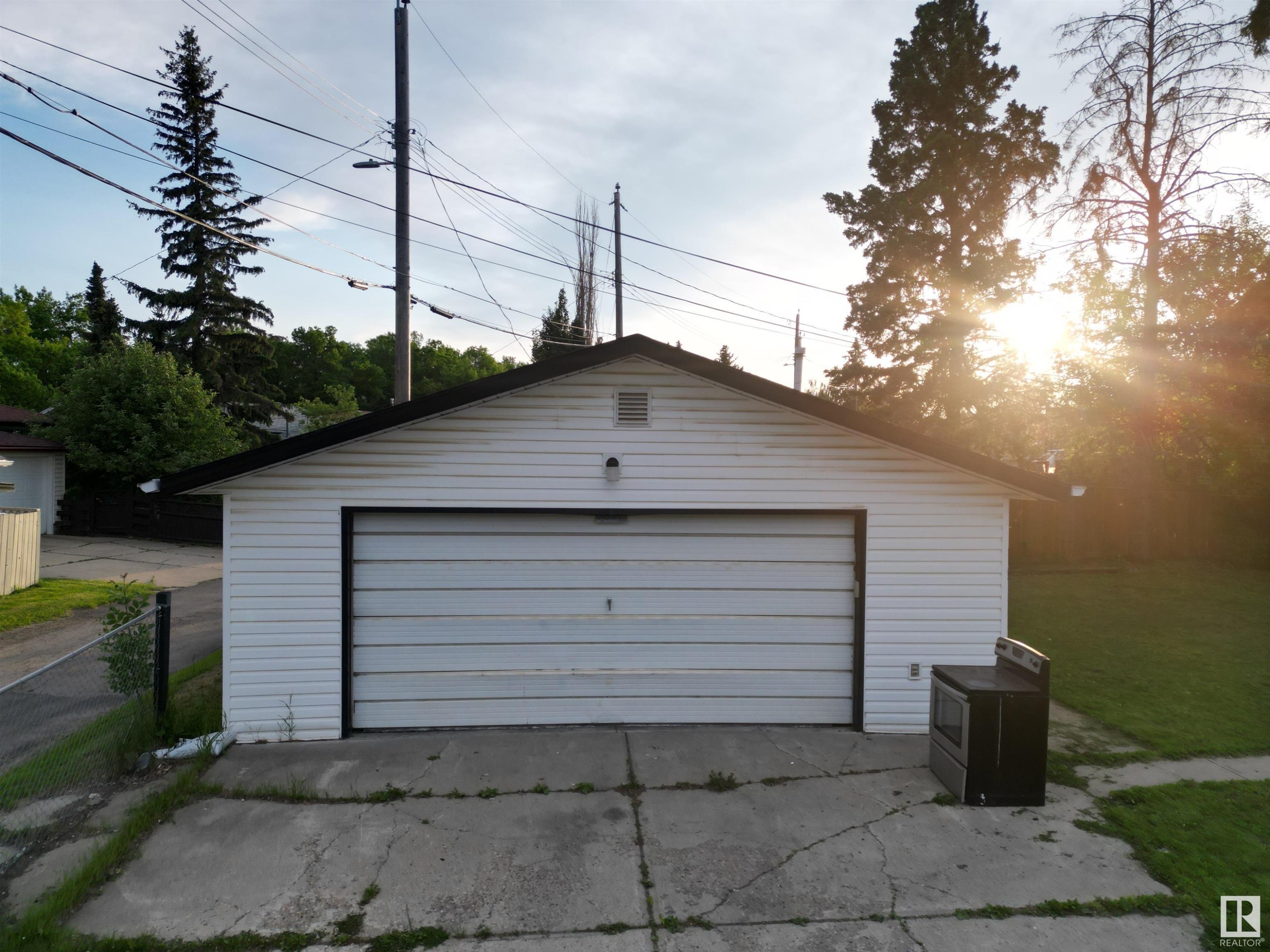 












16415 106 Avenue

,
Edmonton,




AB
T5P 0X1

