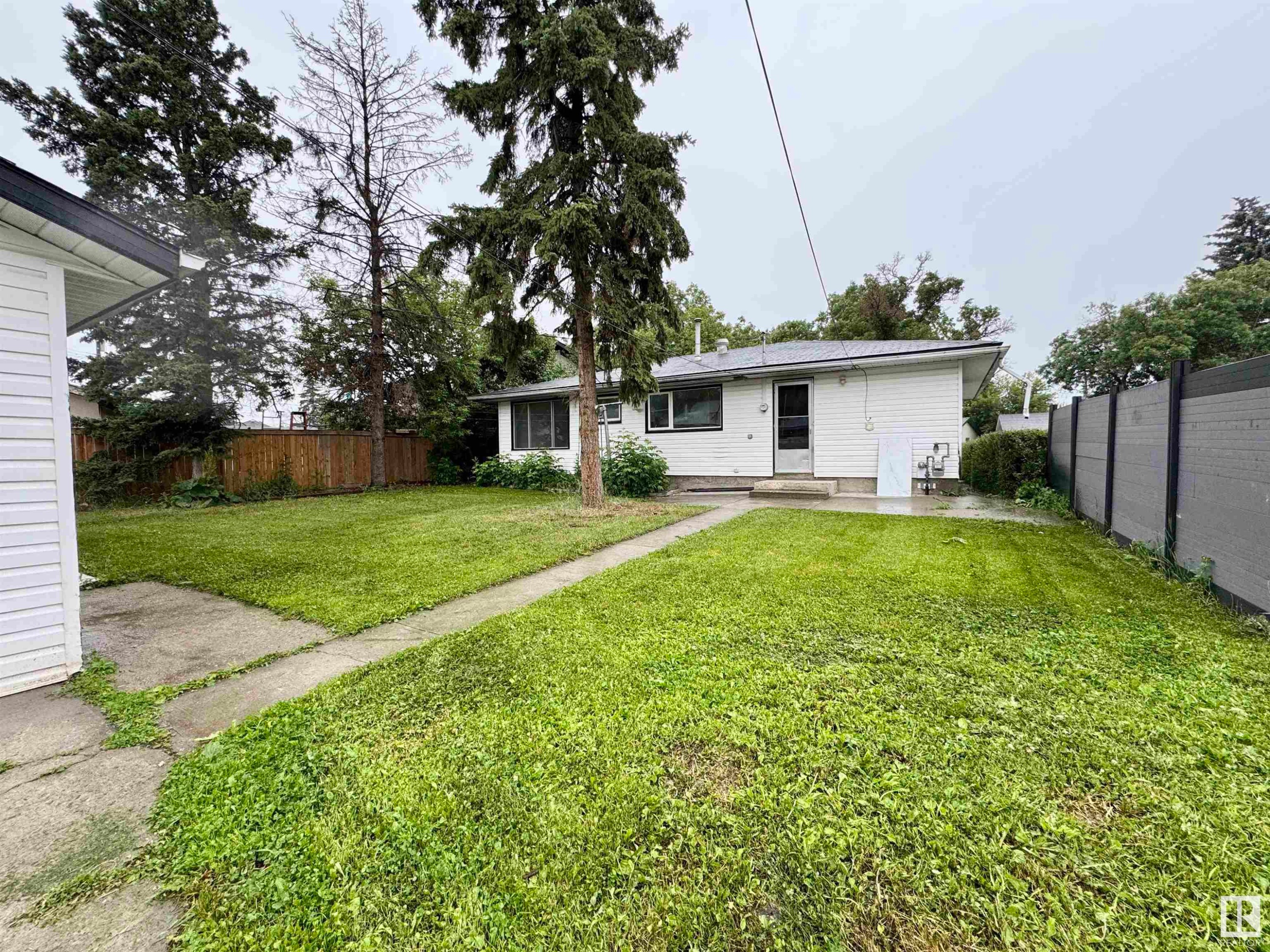 












16415 106 Avenue

,
Edmonton,




AB
T5P 0X1

