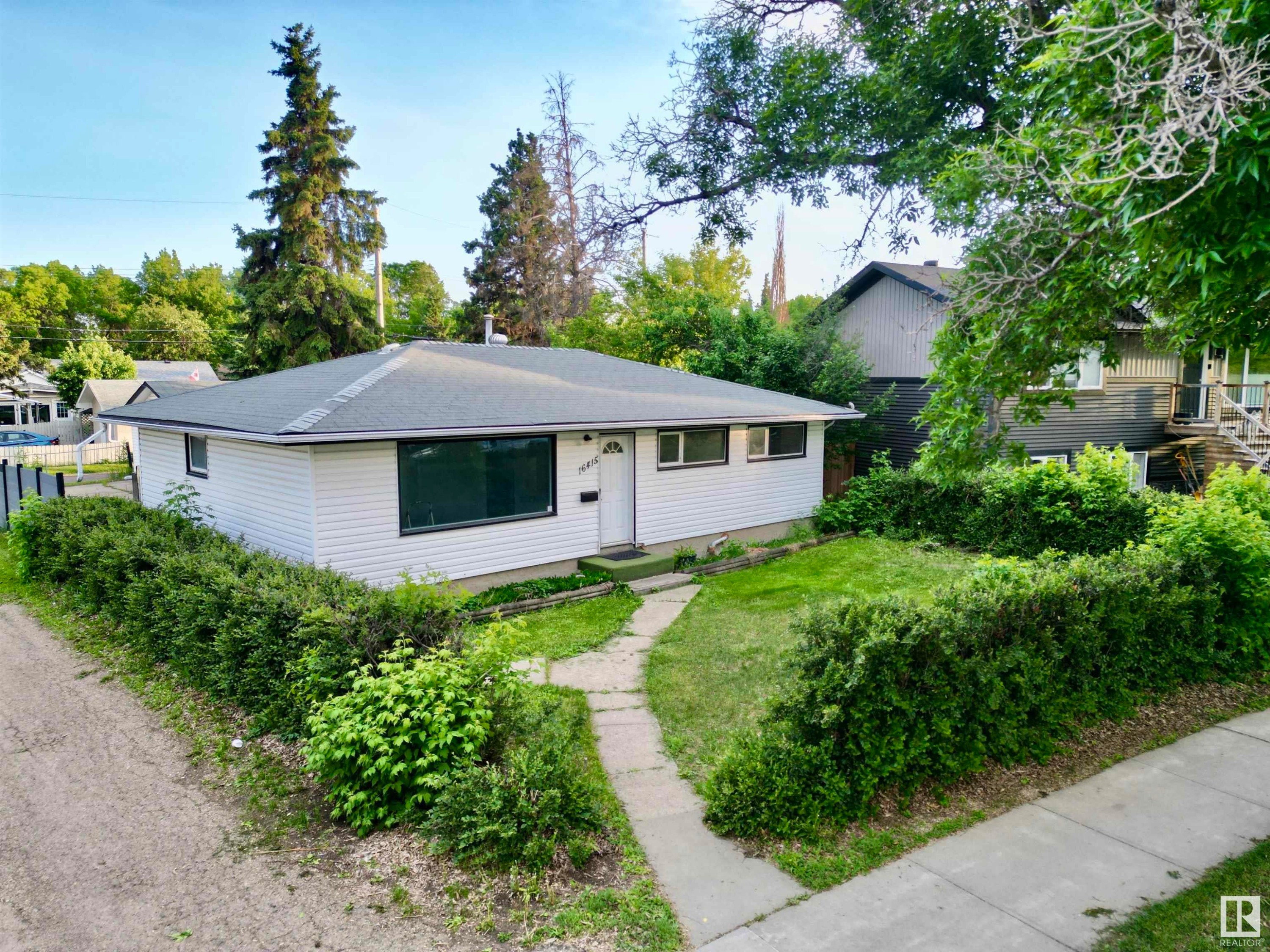 












16415 106 Avenue

,
Edmonton,




AB
T5P 0X1

