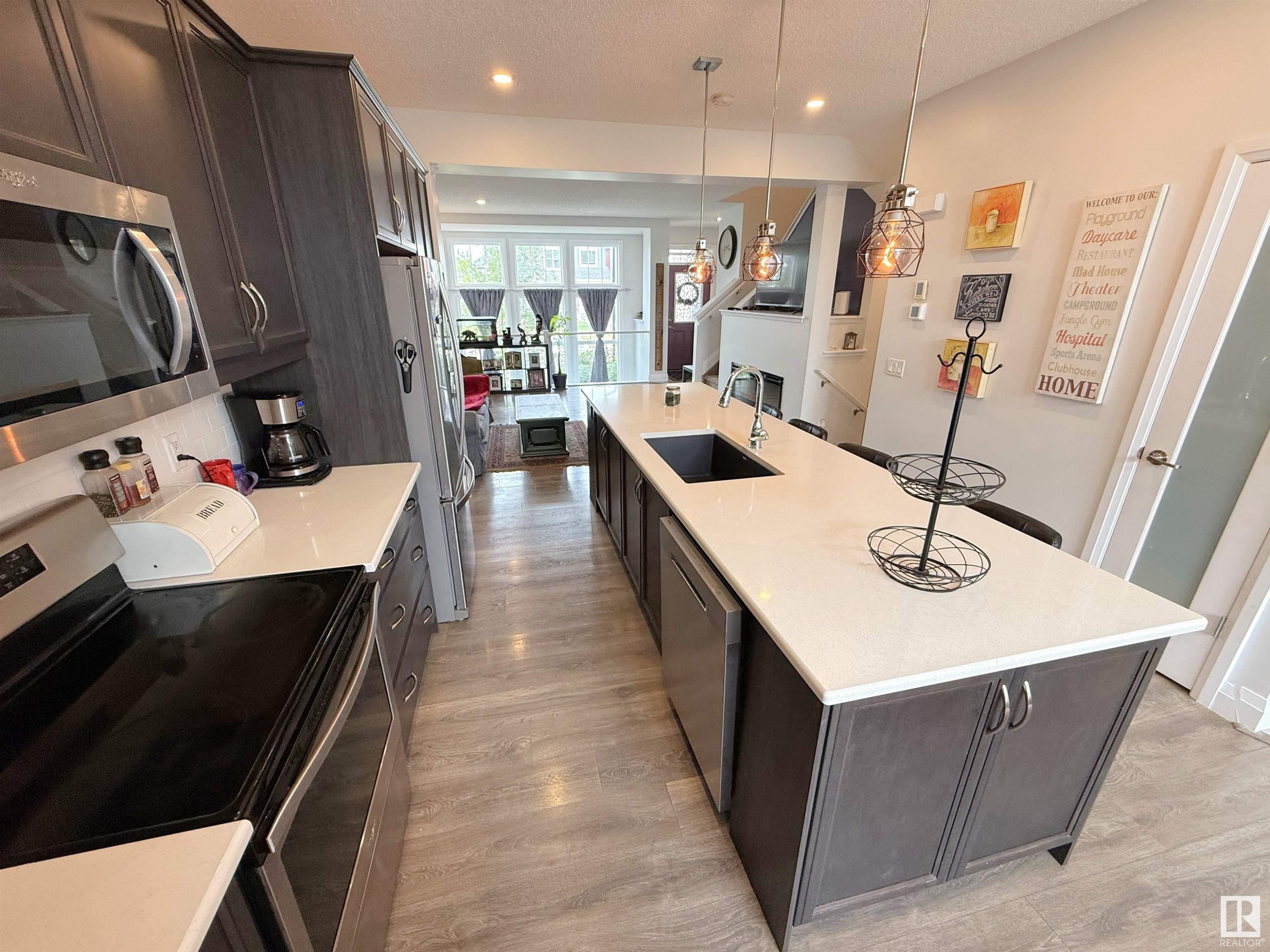 












22385 93A Avenue

,
Edmonton,




AB
T5T 7K3

