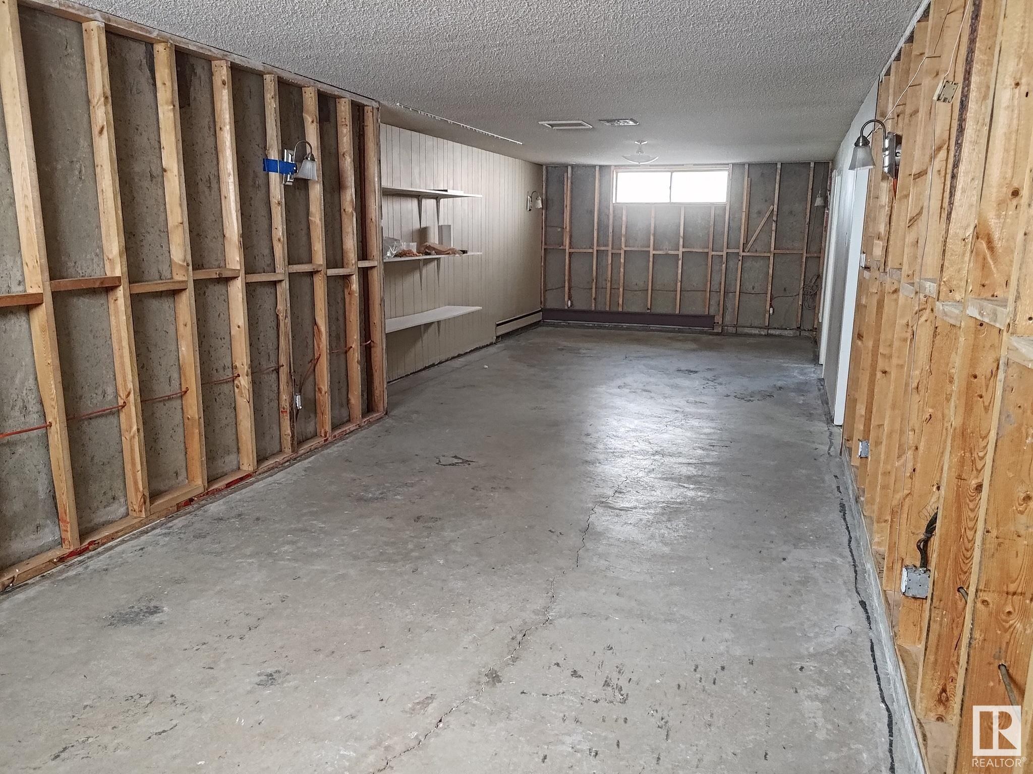 












12411 89 Street

,
Edmonton,




AB
T5B 3X1

