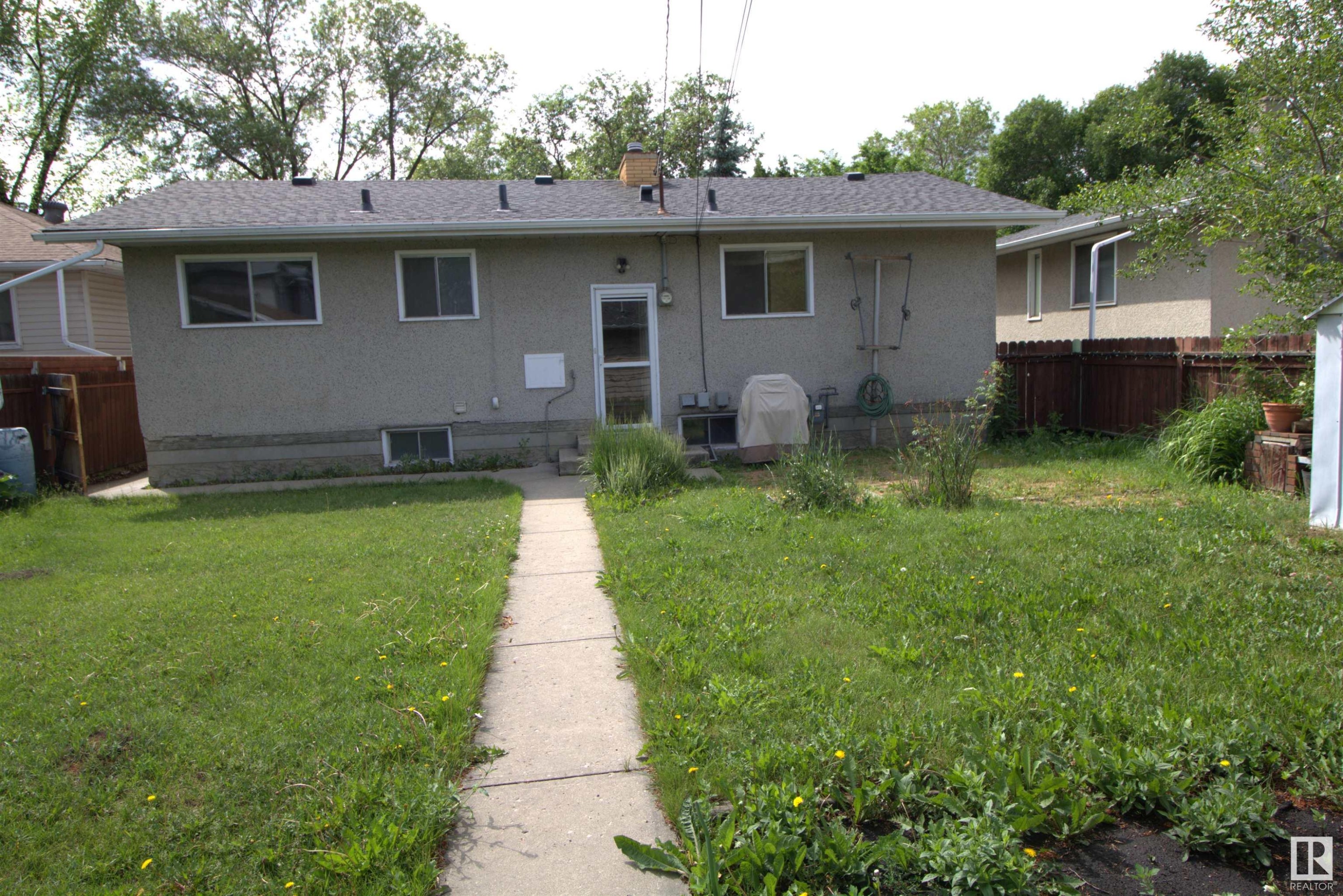 












12411 89 Street

,
Edmonton,




AB
T5B 3X1

