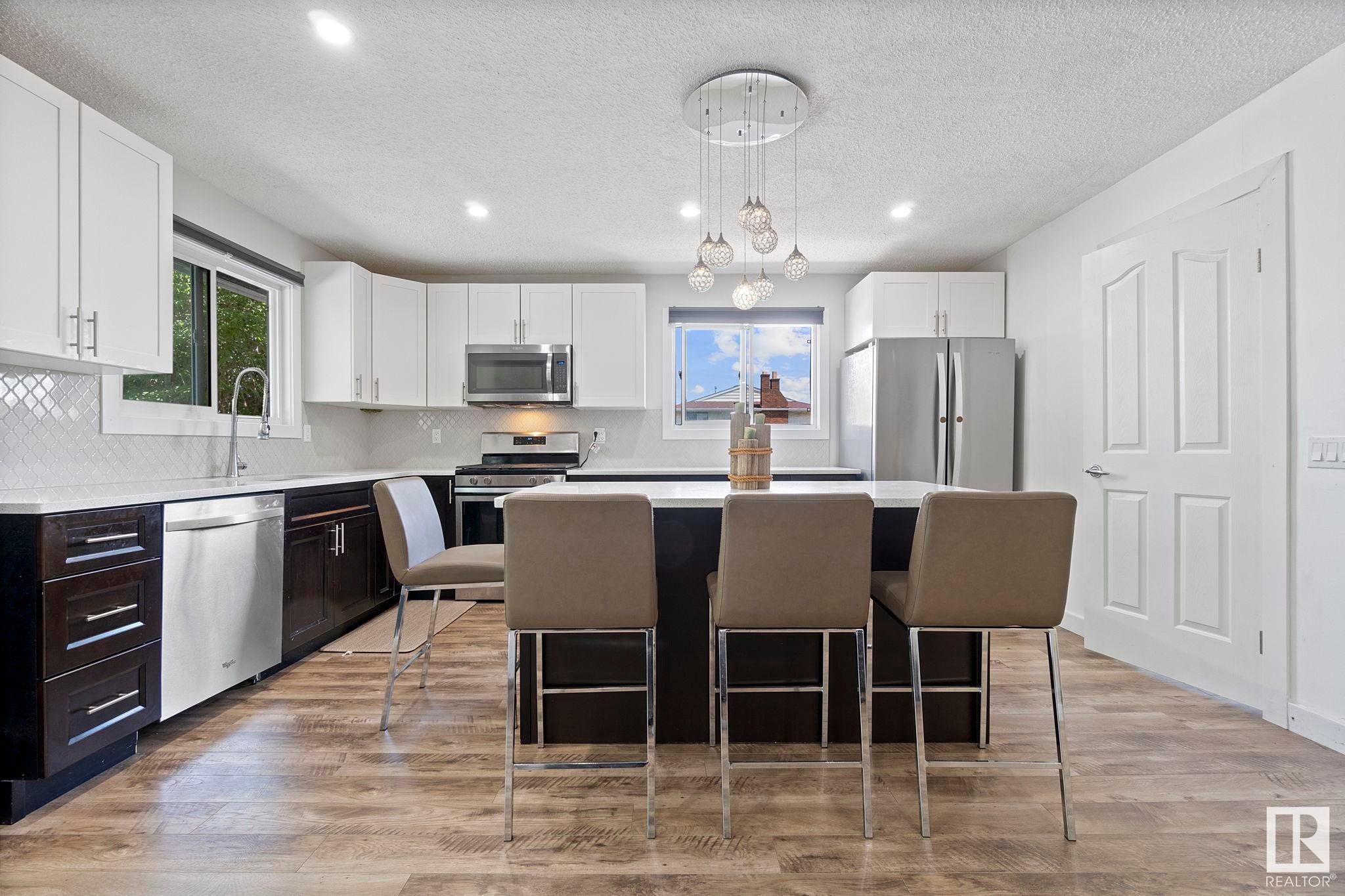 












18404 66 Avenue

,
Edmonton,




AB
T5T 2M2

