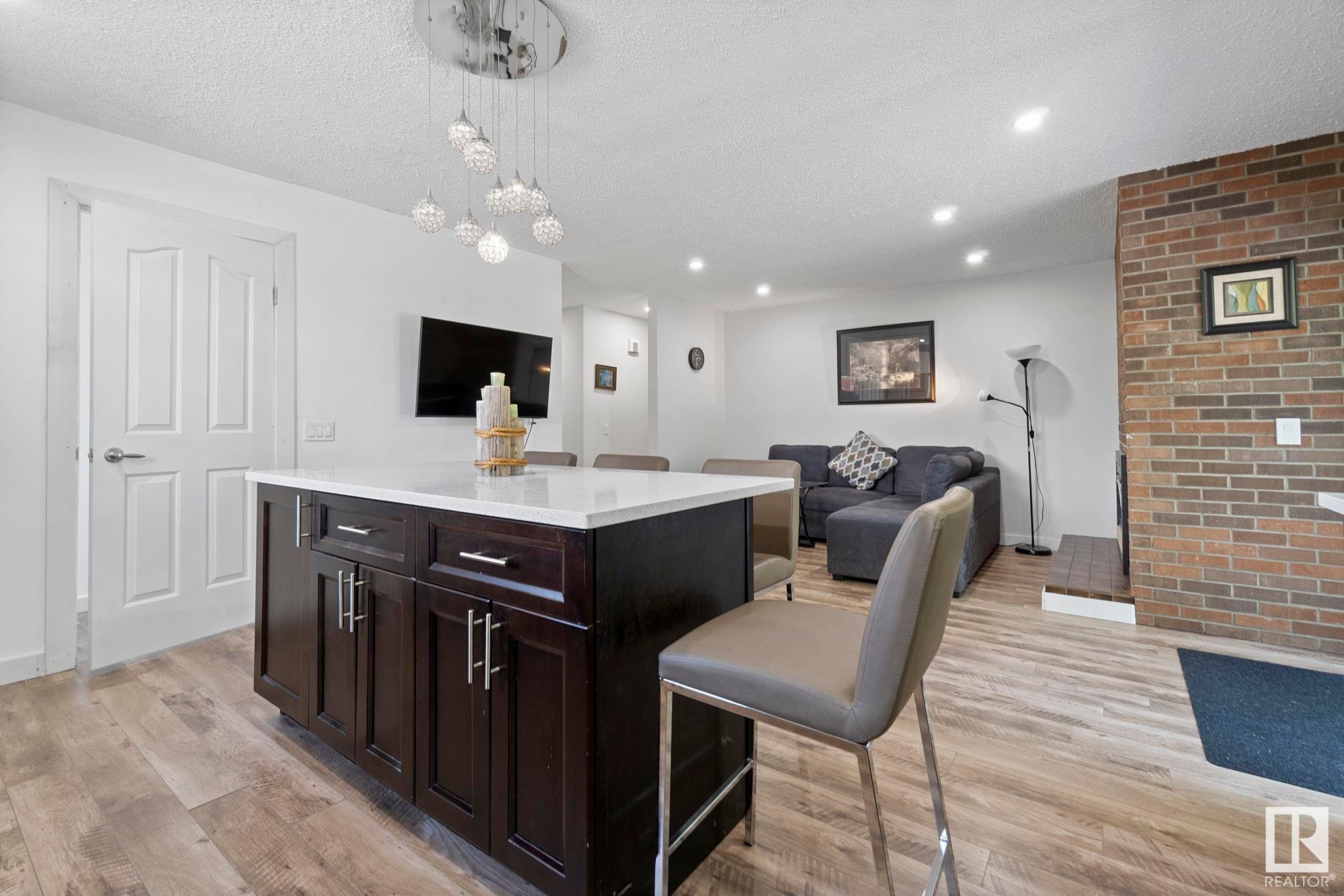 












18404 66 Avenue

,
Edmonton,




AB
T5T 2M2

