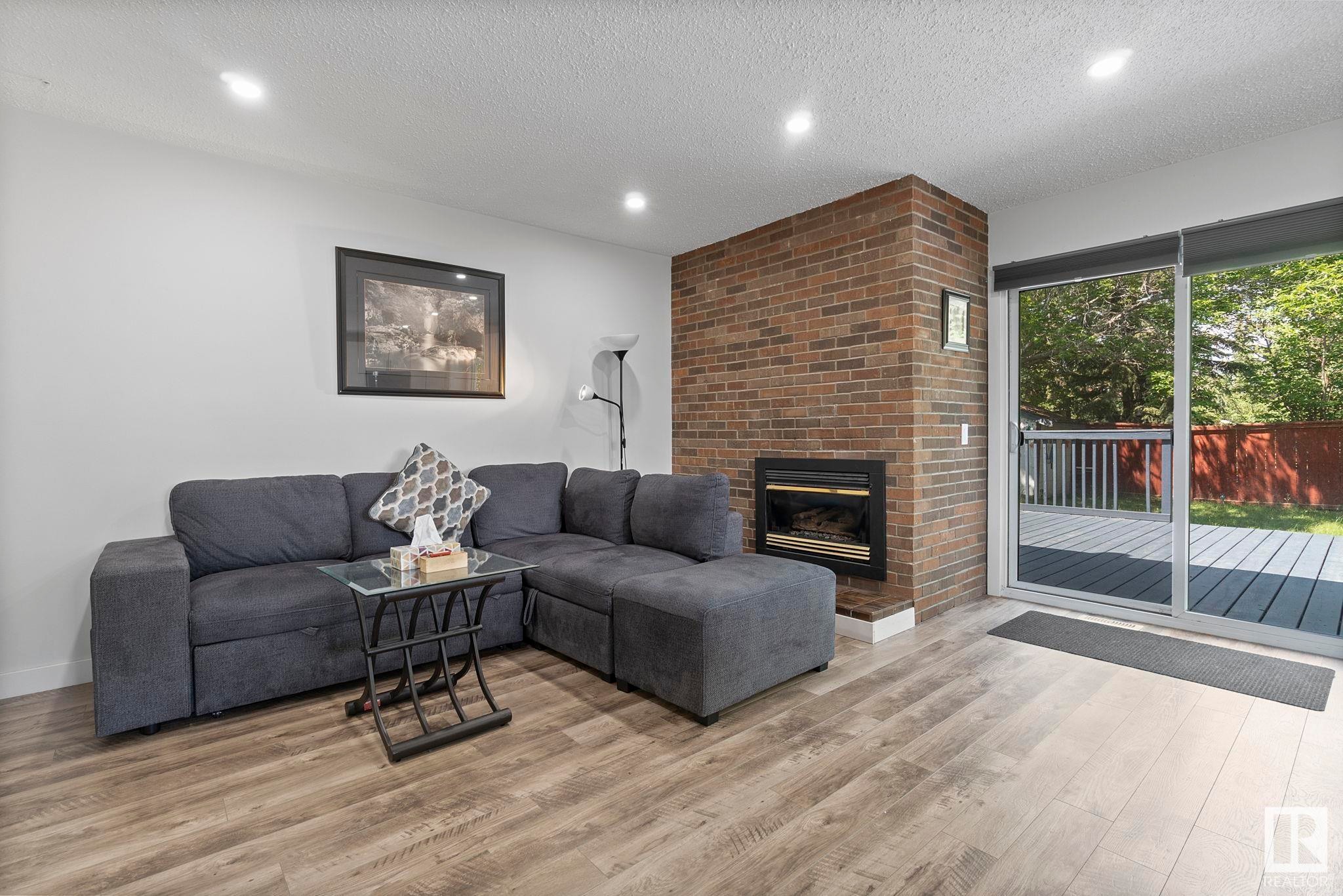 












18404 66 Avenue

,
Edmonton,




AB
T5T 2M2

