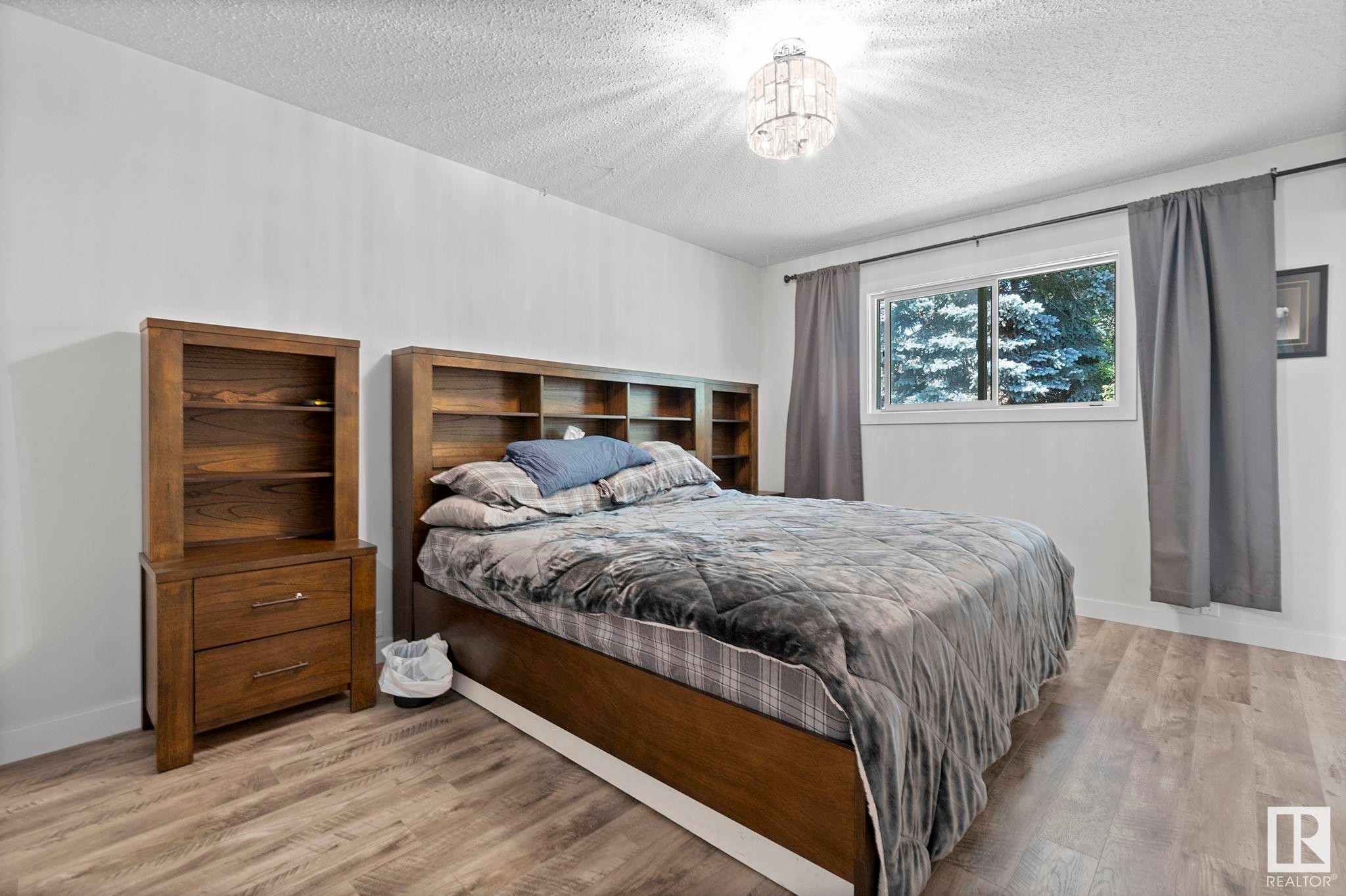 












18404 66 Avenue

,
Edmonton,




AB
T5T 2M2

