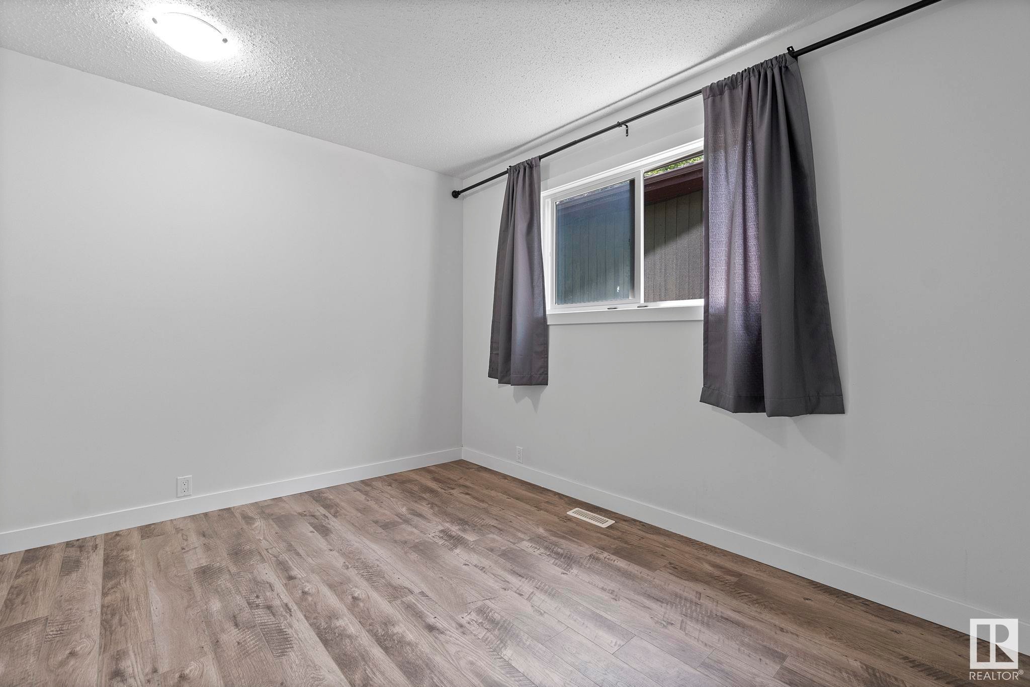 












18404 66 Avenue

,
Edmonton,




AB
T5T 2M2

