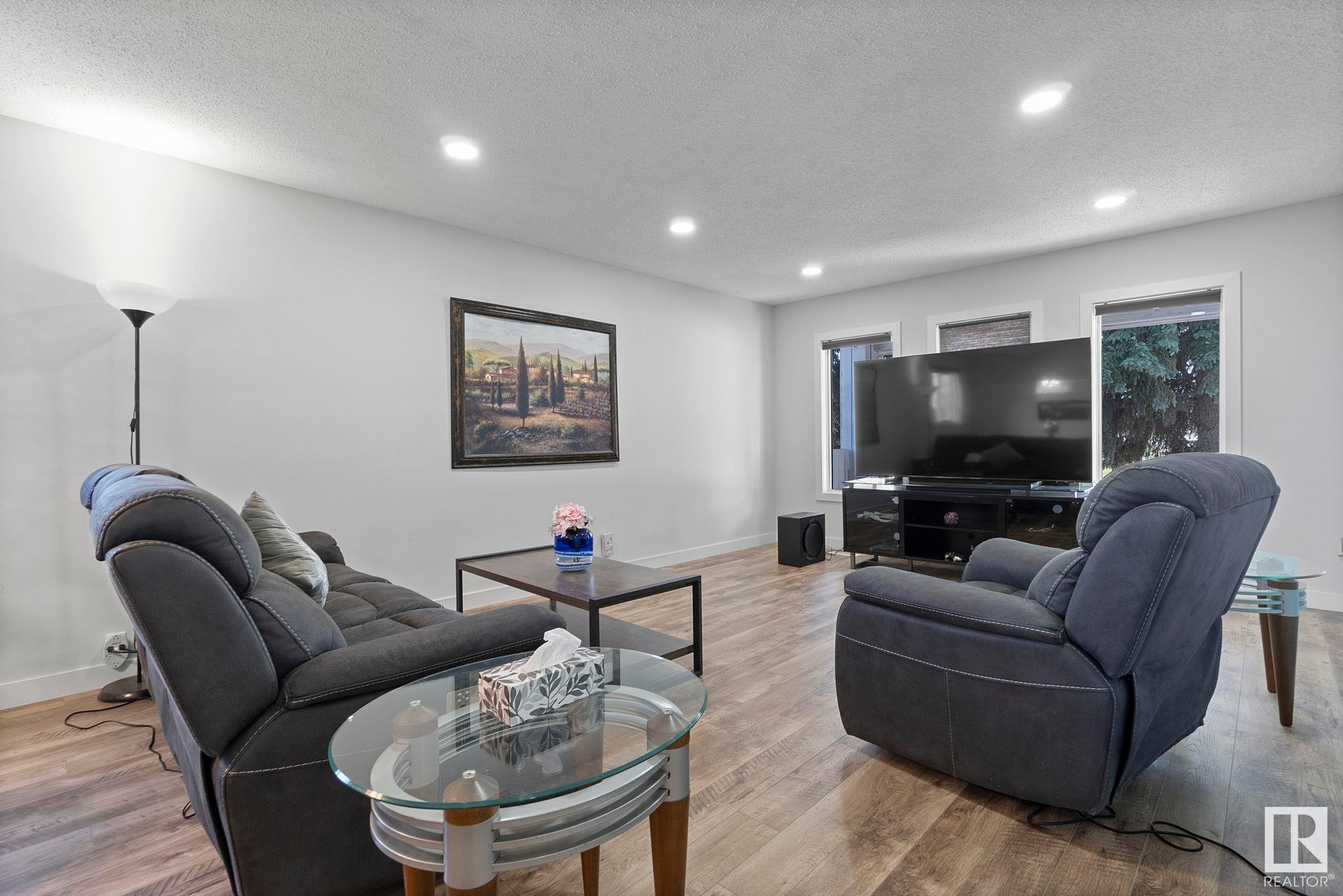 












18404 66 Avenue

,
Edmonton,




AB
T5T 2M2

