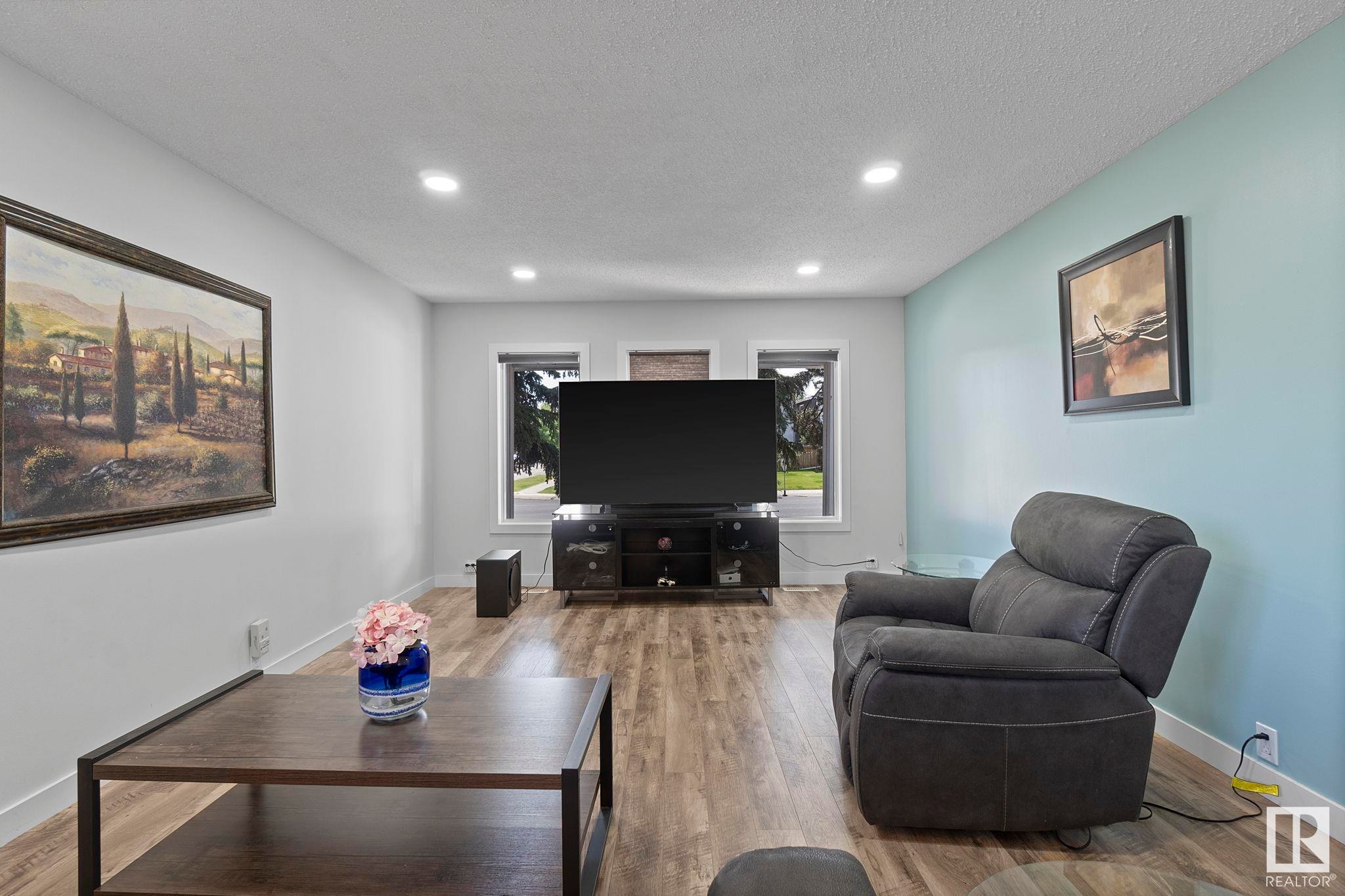 












18404 66 Avenue

,
Edmonton,




AB
T5T 2M2

