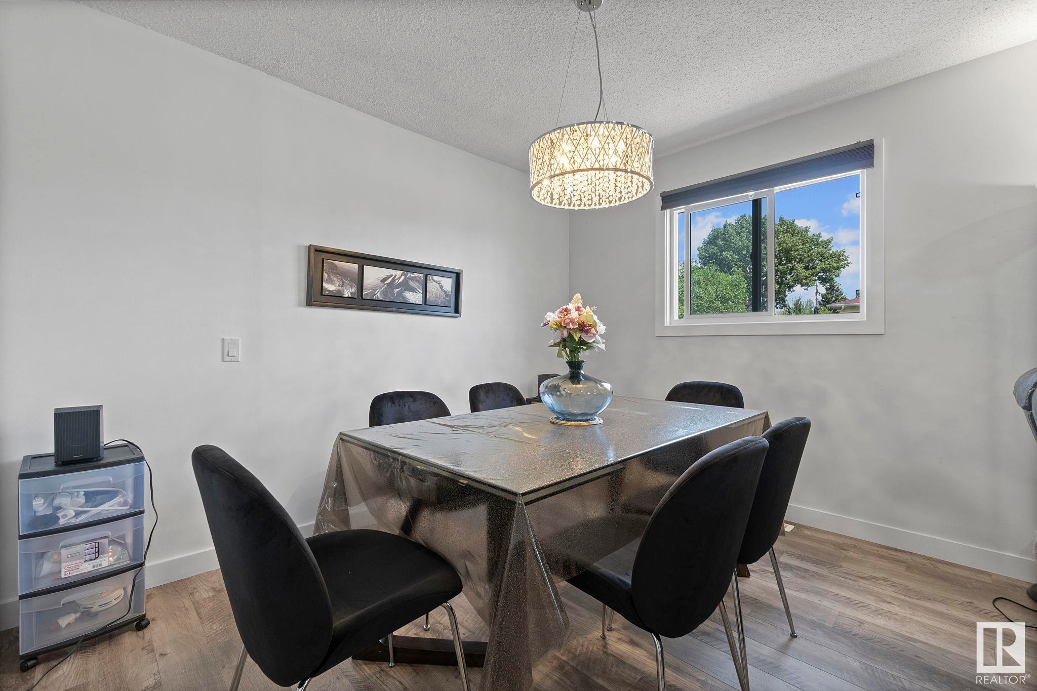 












18404 66 Avenue

,
Edmonton,




AB
T5T 2M2

