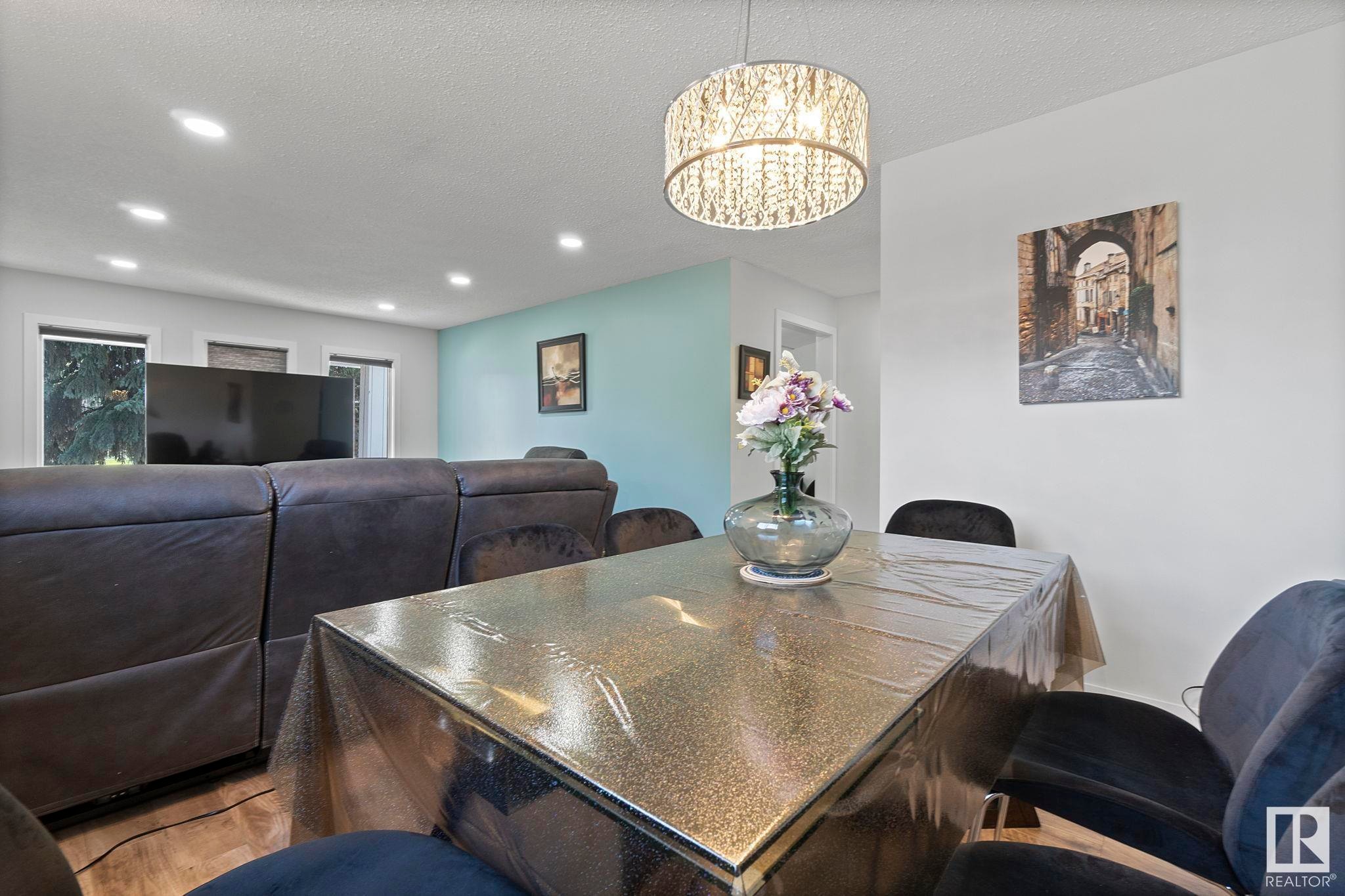 












18404 66 Avenue

,
Edmonton,




AB
T5T 2M2

