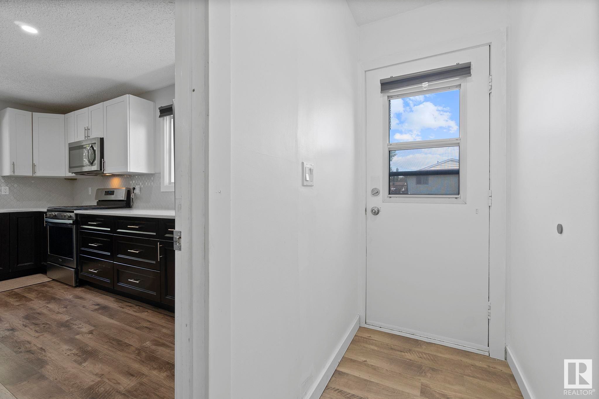 












18404 66 Avenue

,
Edmonton,




AB
T5T 2M2

