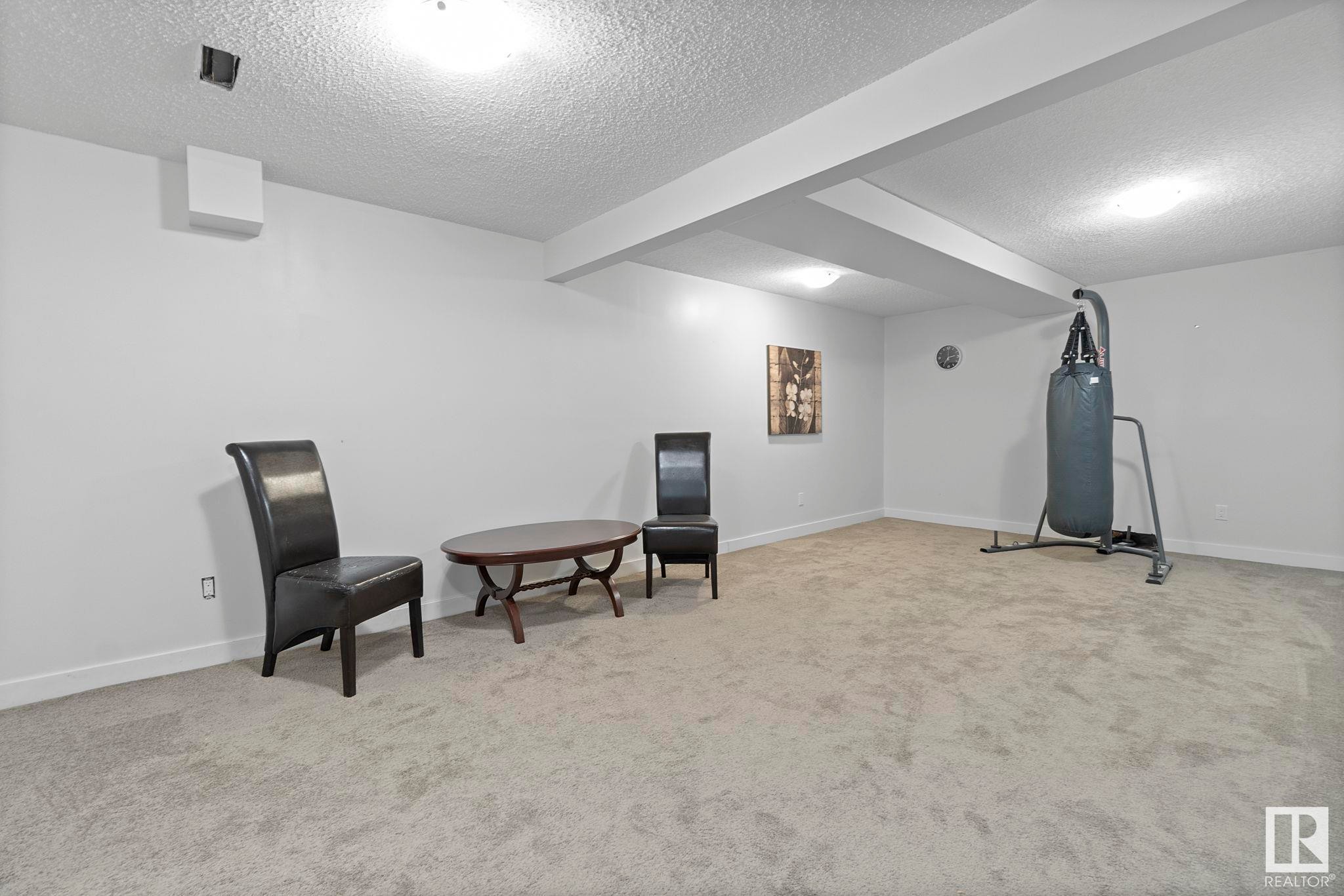 












18404 66 Avenue

,
Edmonton,




AB
T5T 2M2

