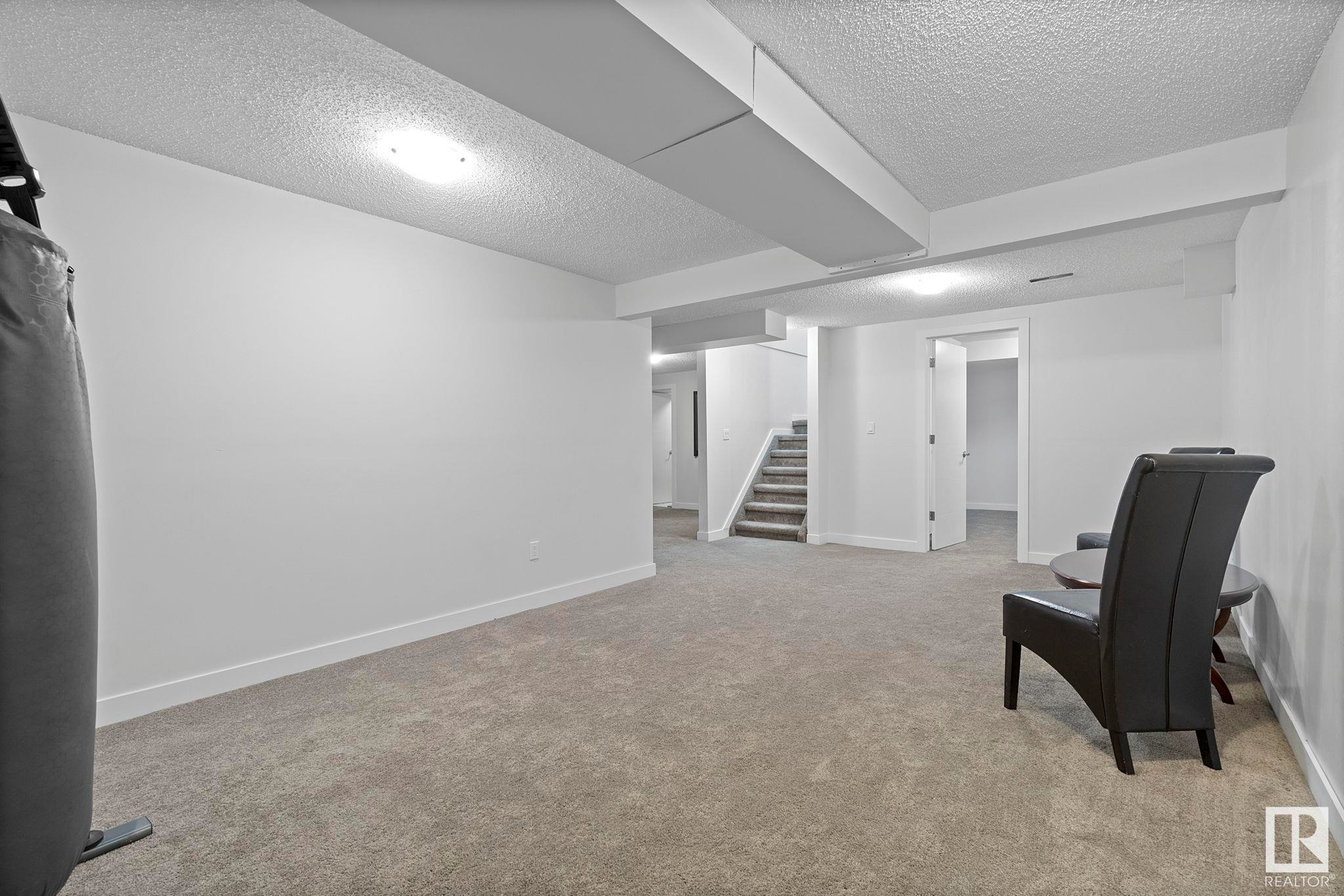 












18404 66 Avenue

,
Edmonton,




AB
T5T 2M2

