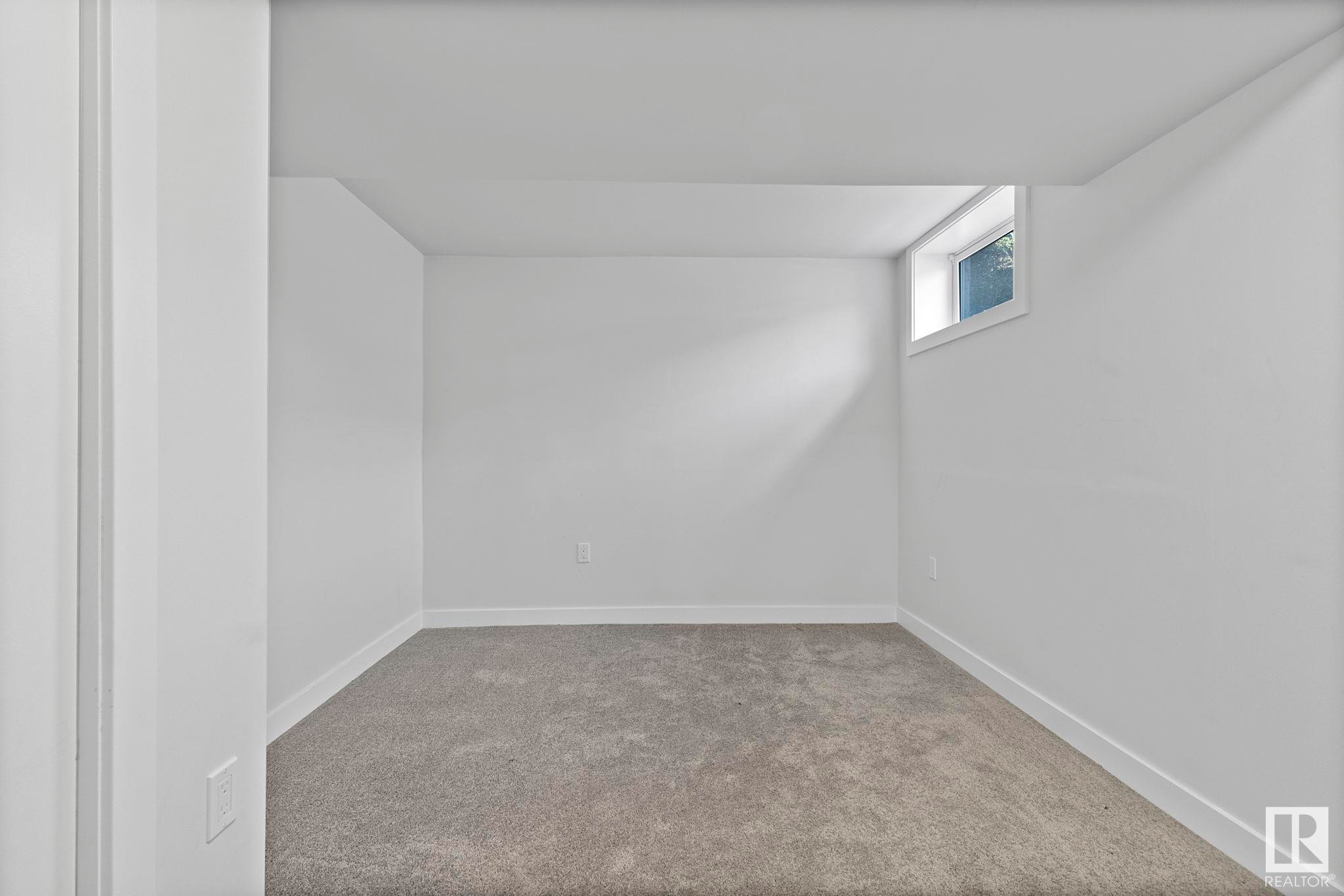 












18404 66 Avenue

,
Edmonton,




AB
T5T 2M2

