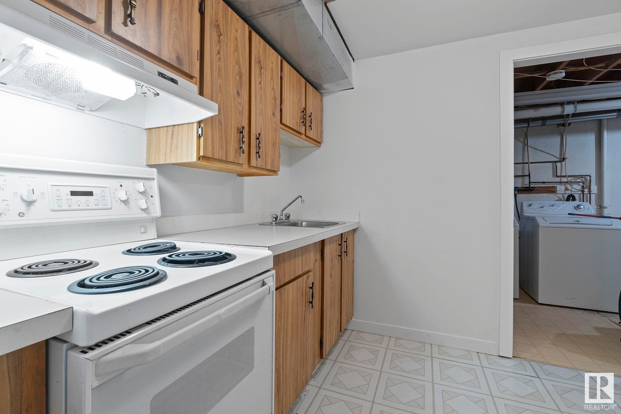 












18404 66 Avenue

,
Edmonton,




AB
T5T 2M2

