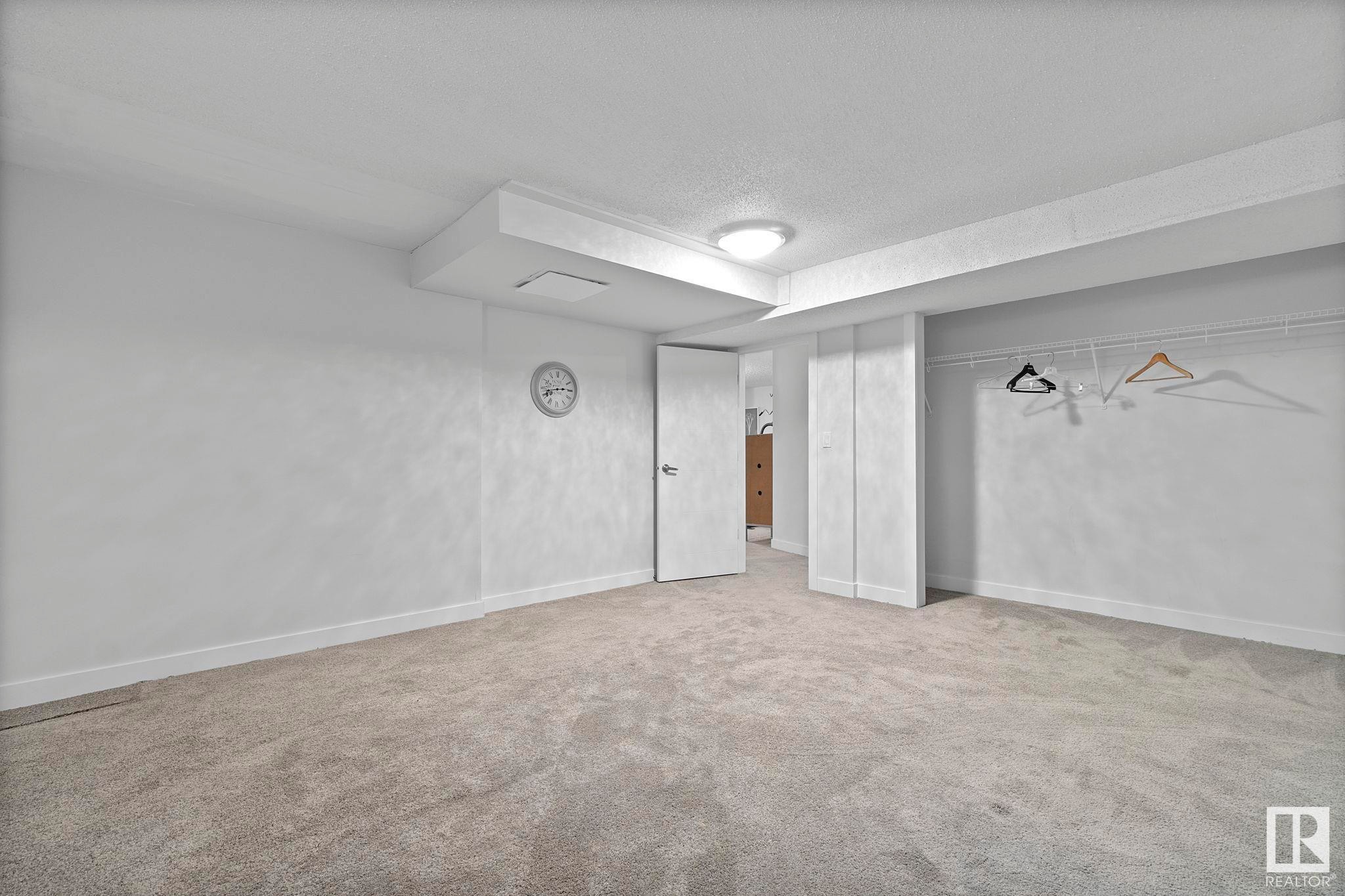 












18404 66 Avenue

,
Edmonton,




AB
T5T 2M2

