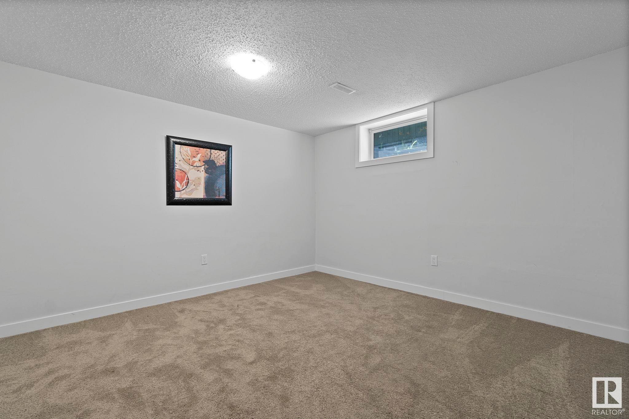 












18404 66 Avenue

,
Edmonton,




AB
T5T 2M2

