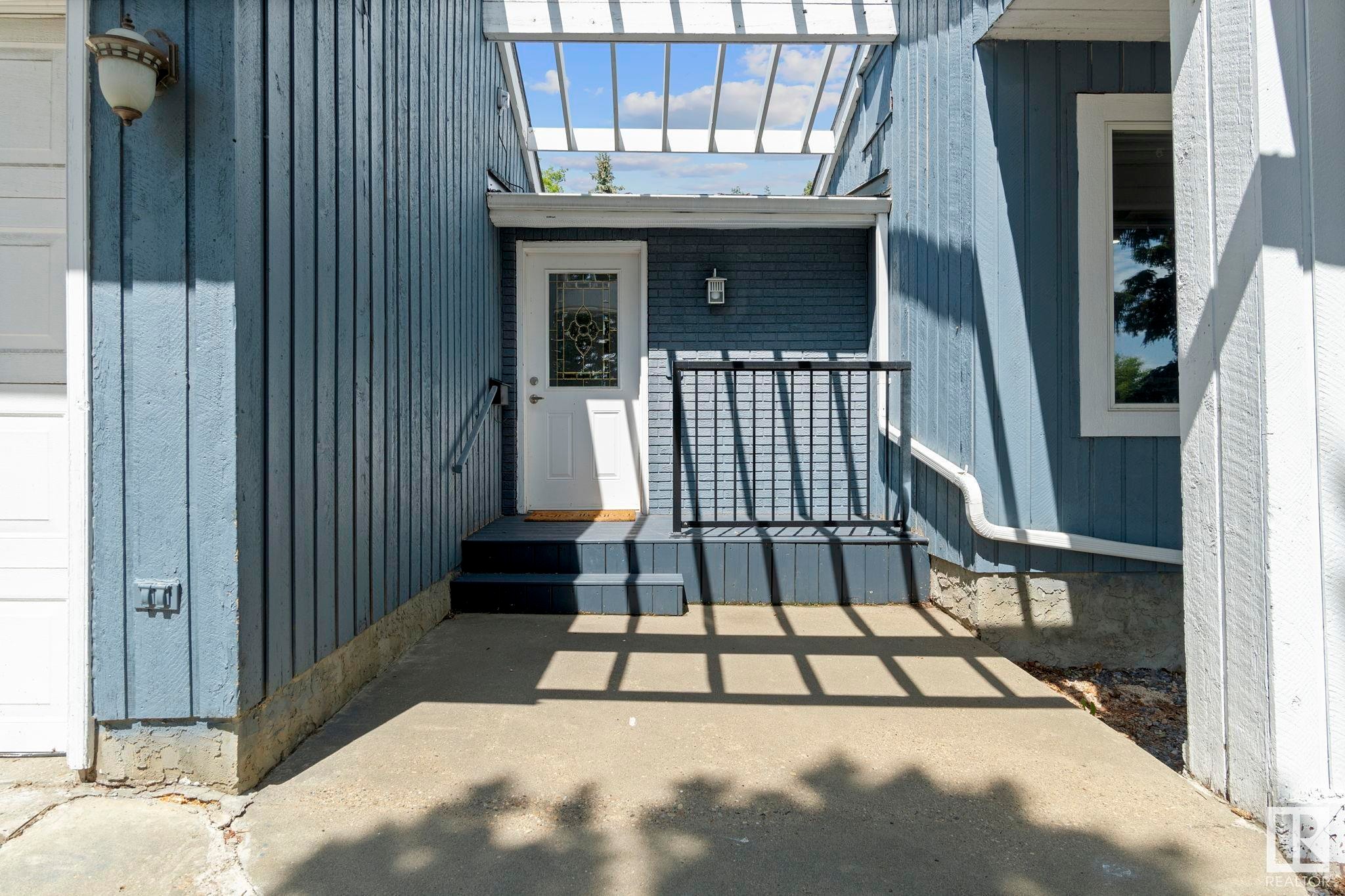 












18404 66 Avenue

,
Edmonton,




AB
T5T 2M2


