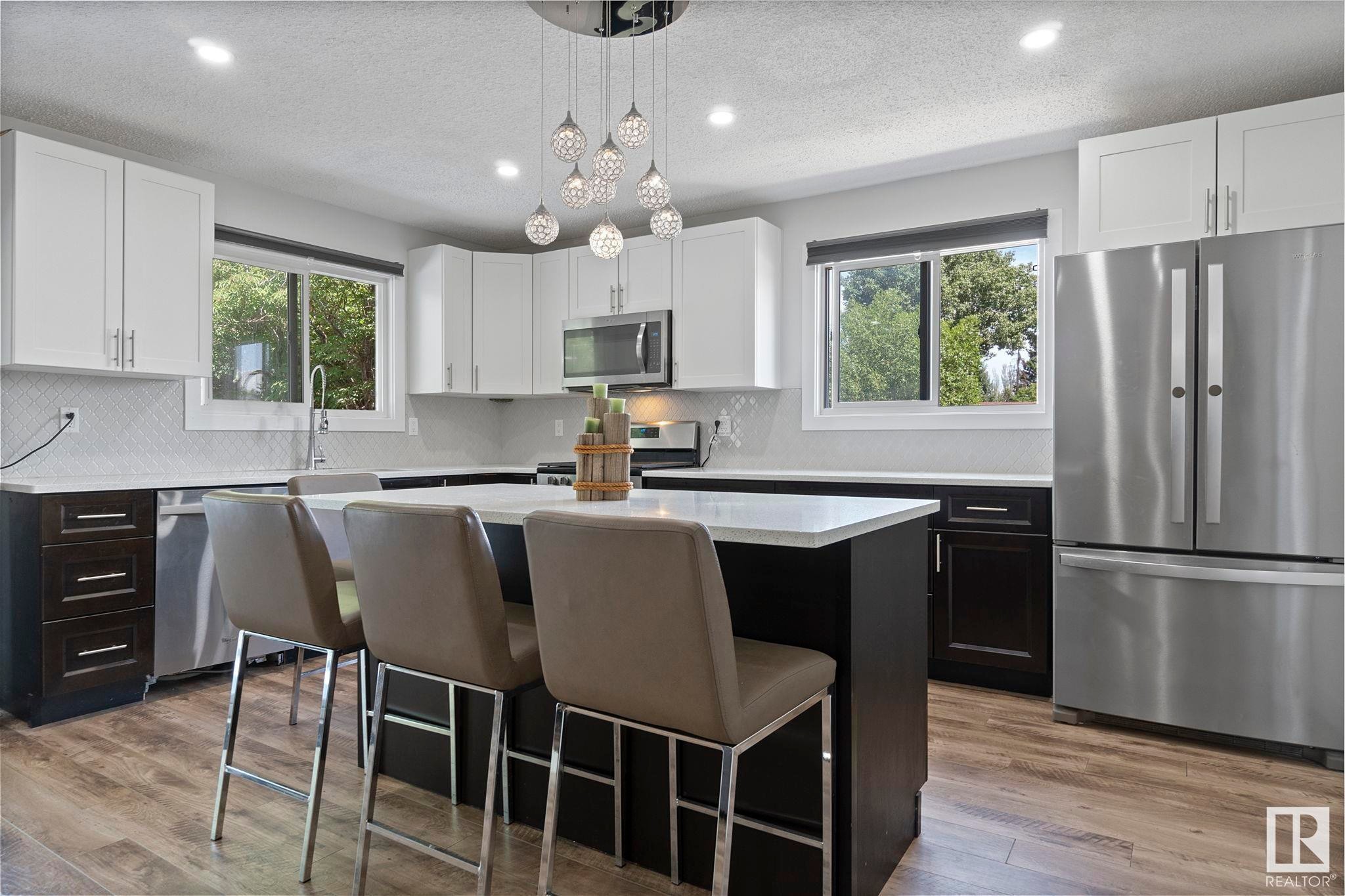 












18404 66 Avenue

,
Edmonton,




AB
T5T 2M2

