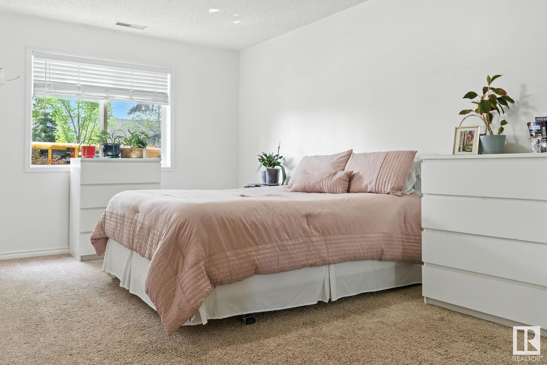 












125 16303 95 Street

,
Edmonton,




AB
T5Z 3V1


