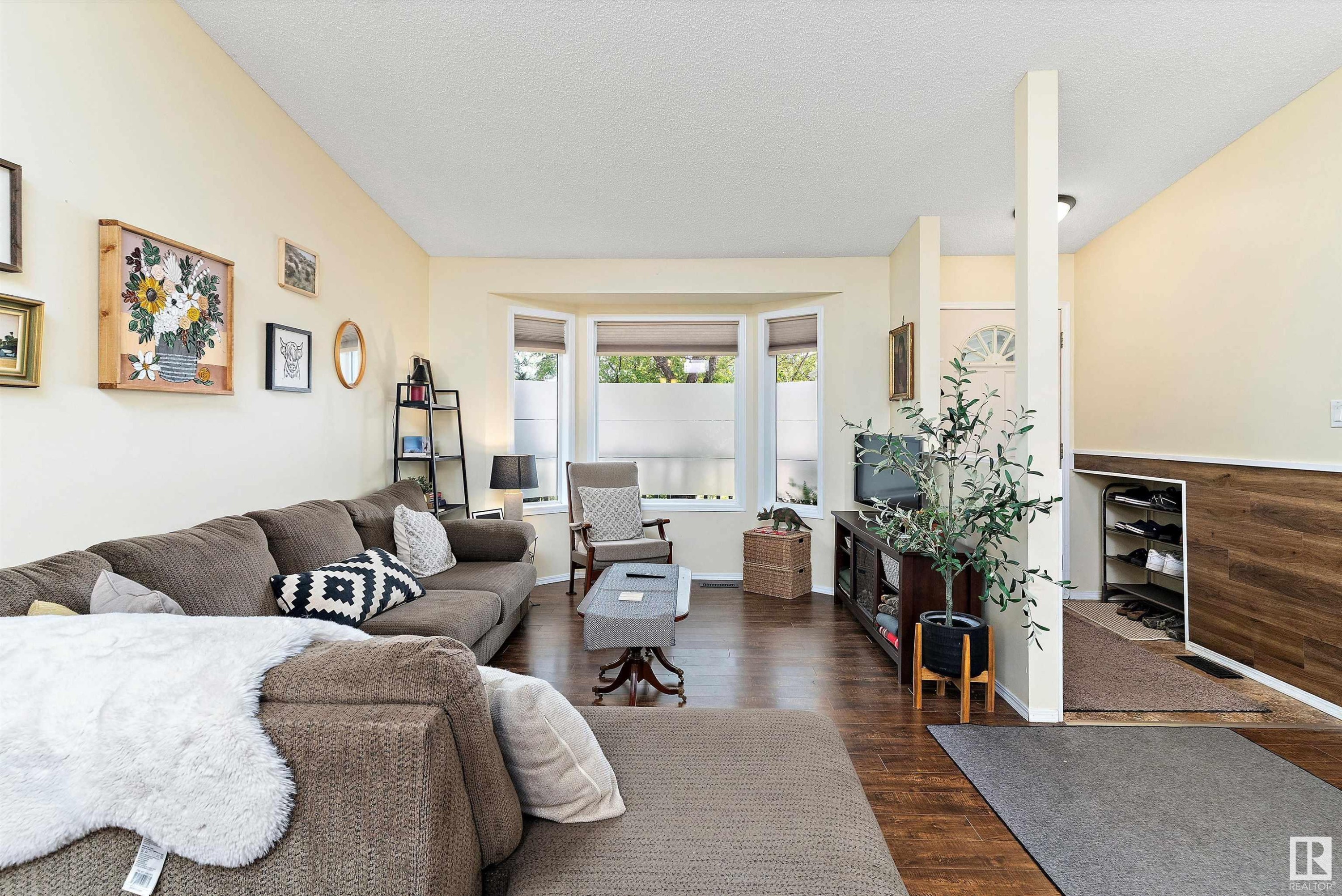 












11108 10A Avenue

,
Edmonton,




AB
T6J 6S8

