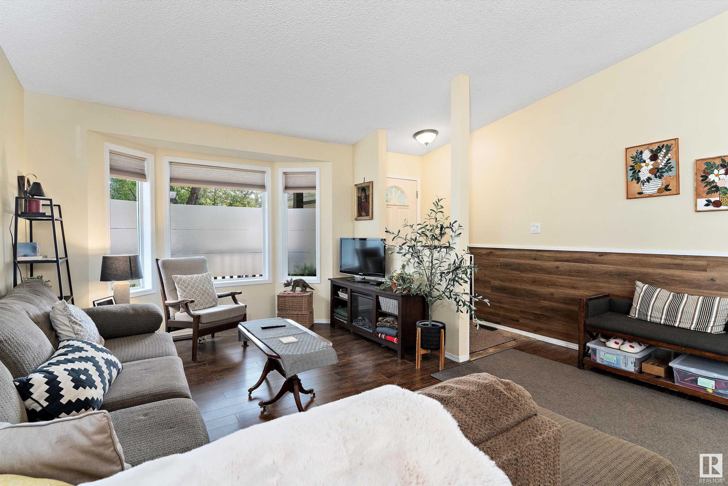 












11108 10A Avenue

,
Edmonton,




AB
T6J 6S8


