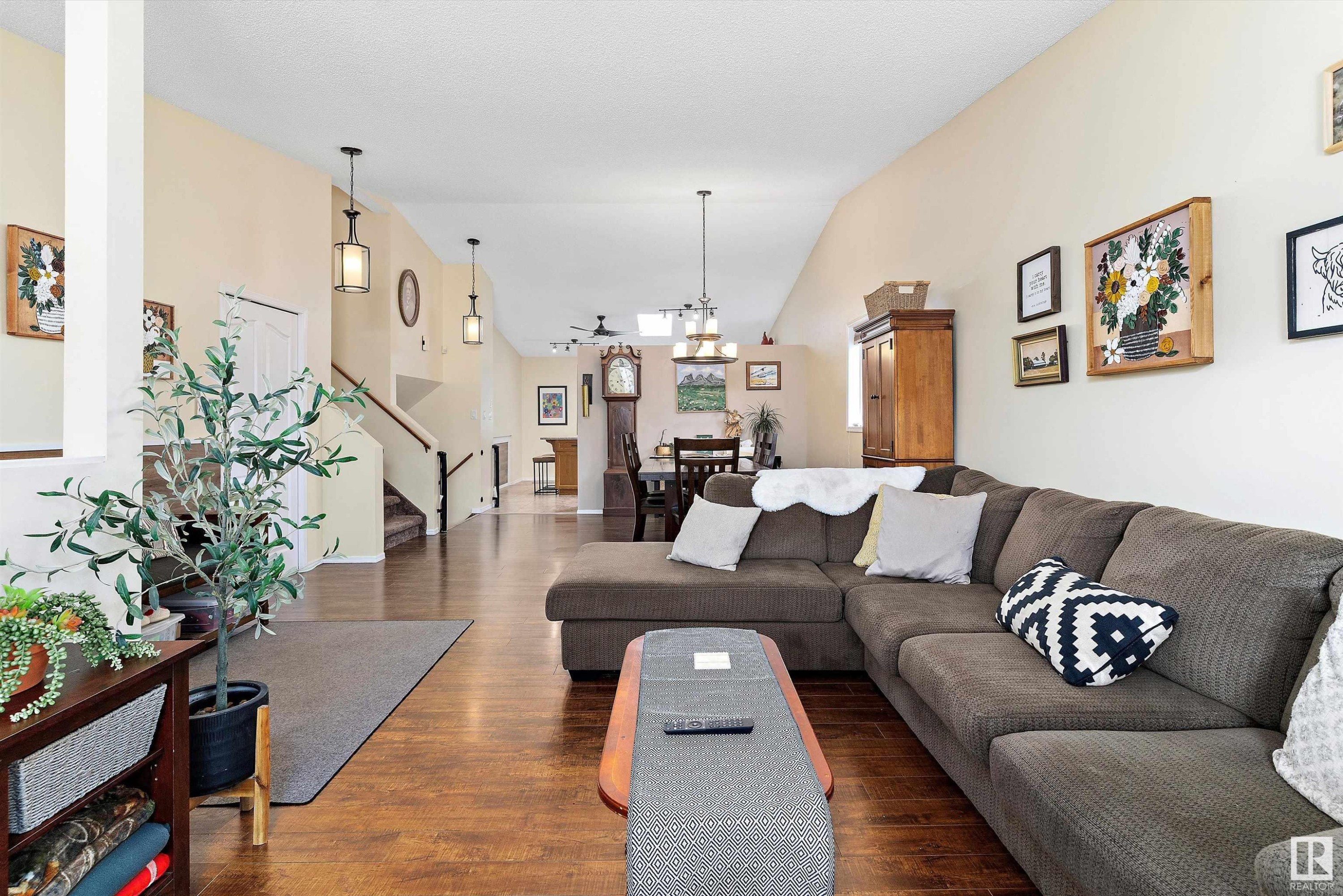 












11108 10A Avenue

,
Edmonton,




AB
T6J 6S8

