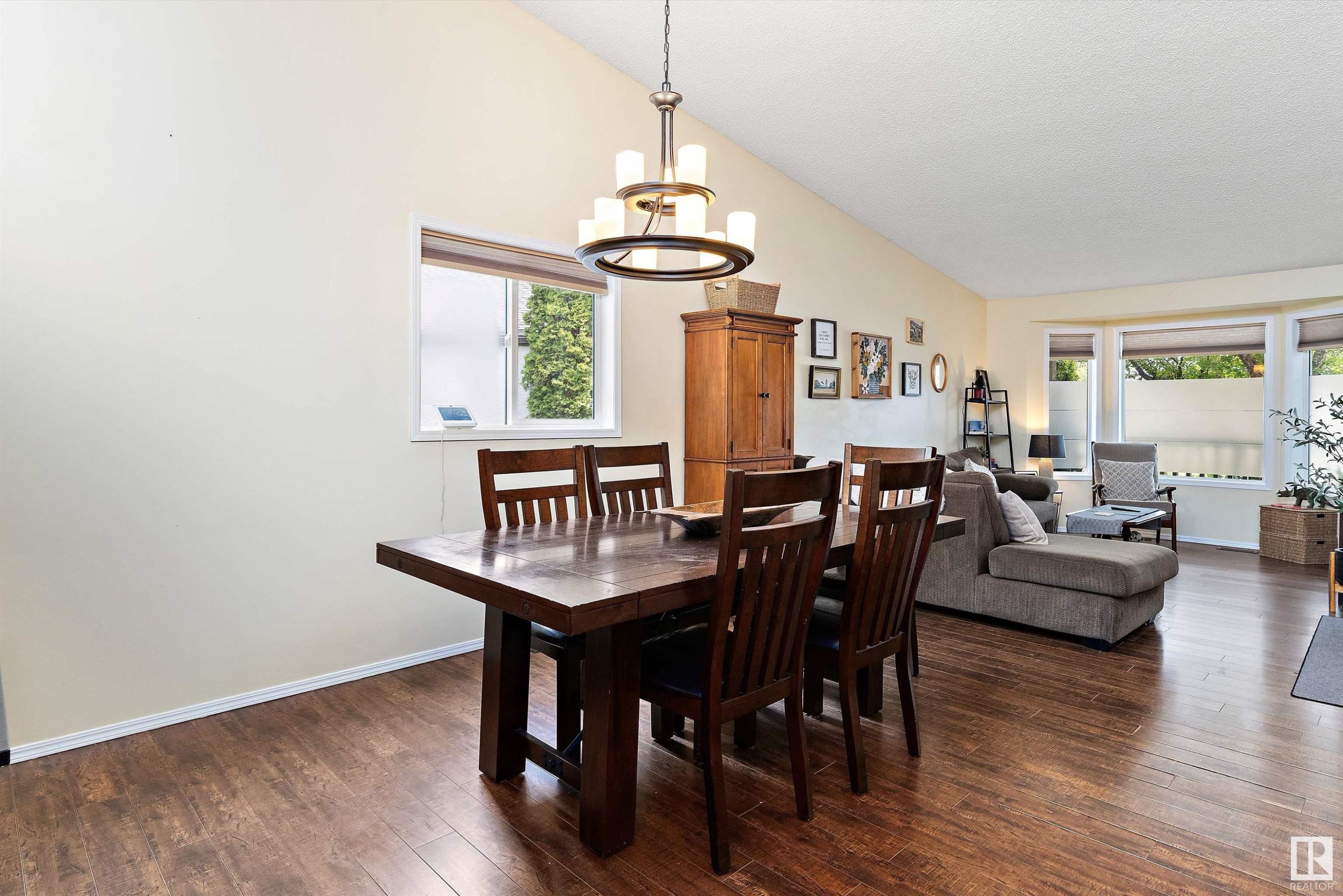 












11108 10A Avenue

,
Edmonton,




AB
T6J 6S8

