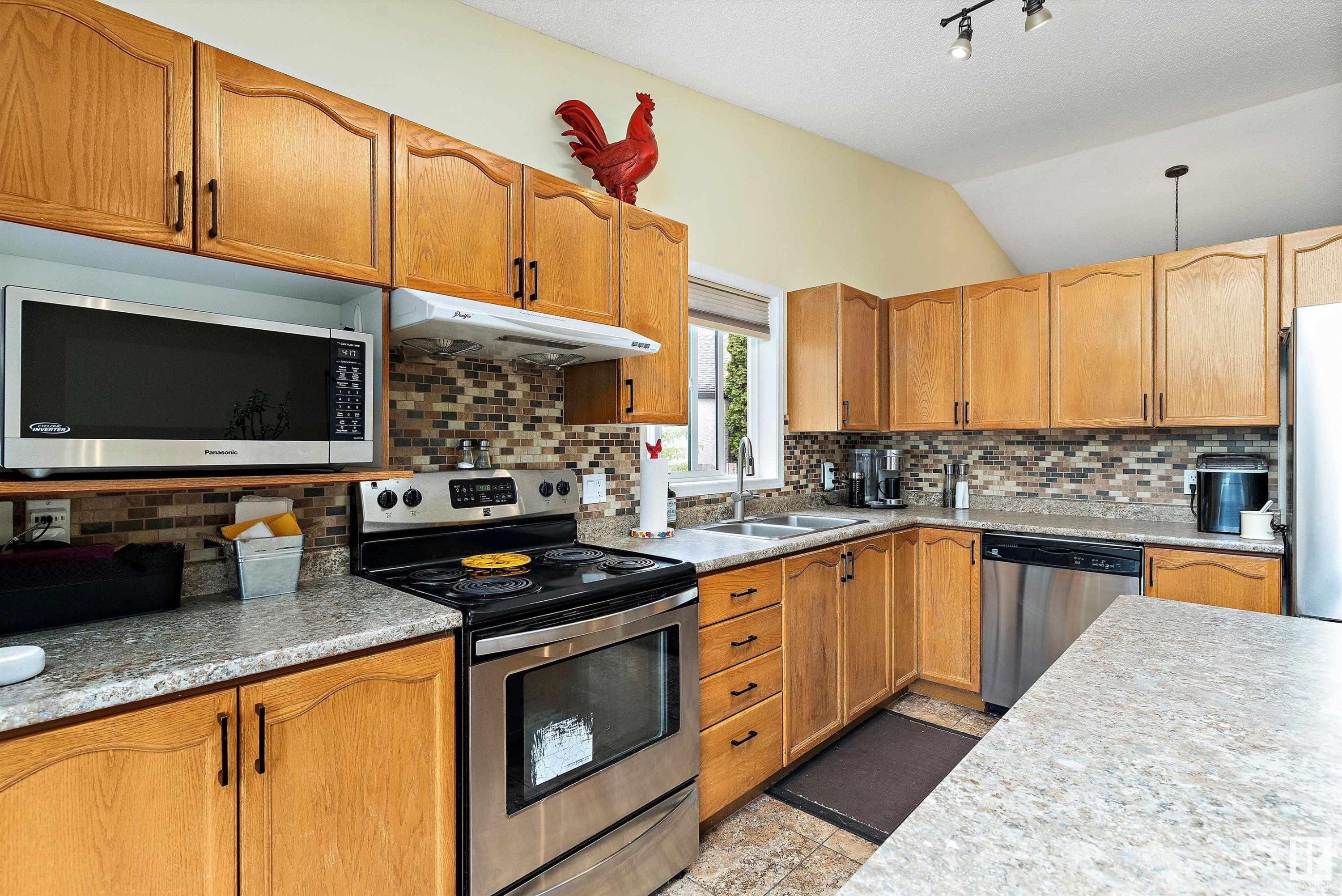 












11108 10A Avenue

,
Edmonton,




AB
T6J 6S8

