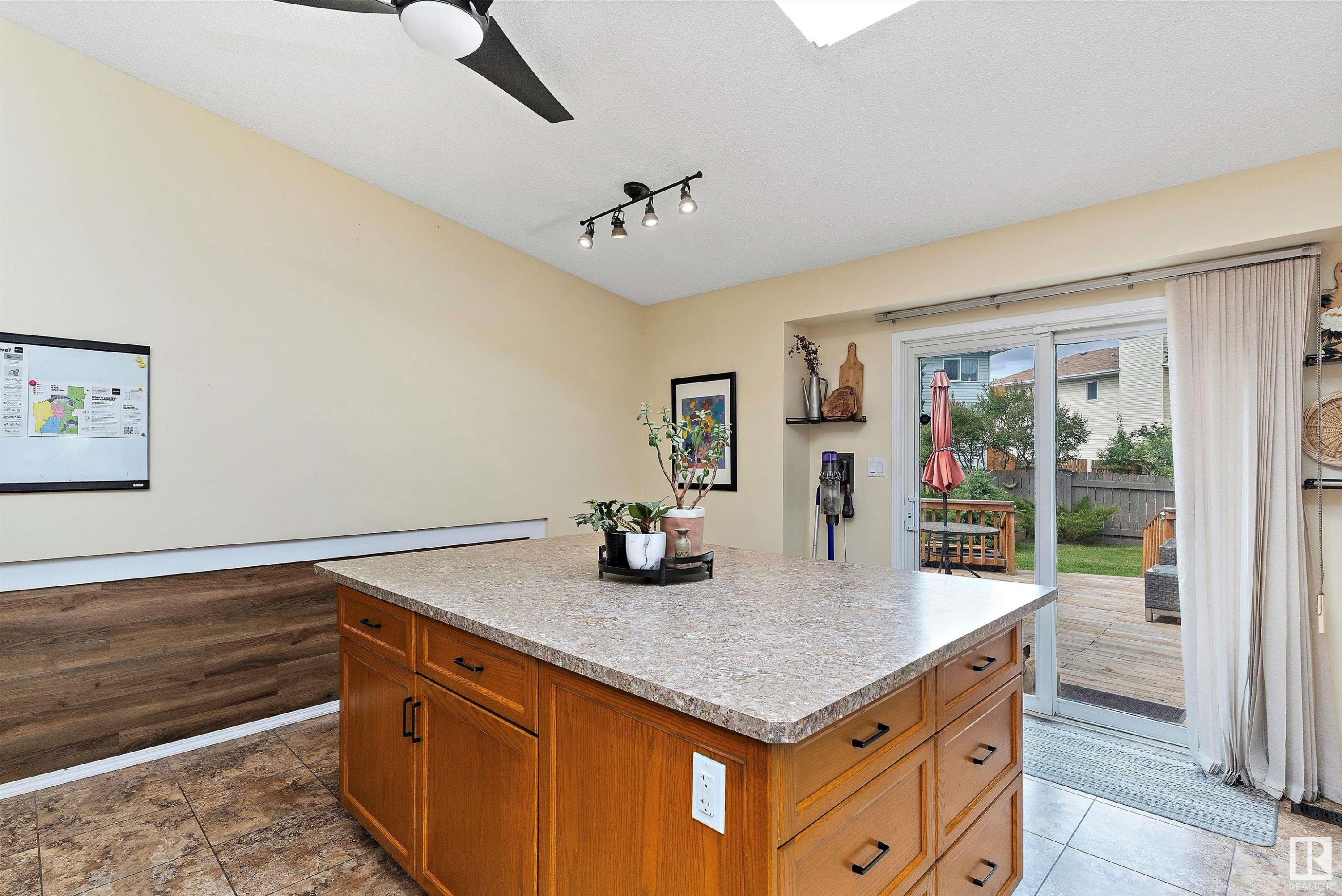 












11108 10A Avenue

,
Edmonton,




AB
T6J 6S8

