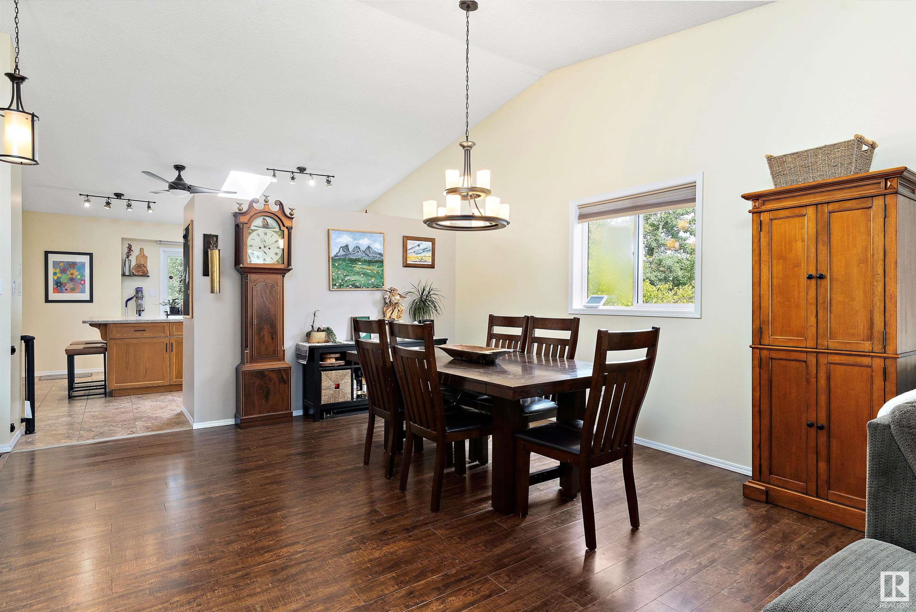 












11108 10A Avenue

,
Edmonton,




AB
T6J 6S8

