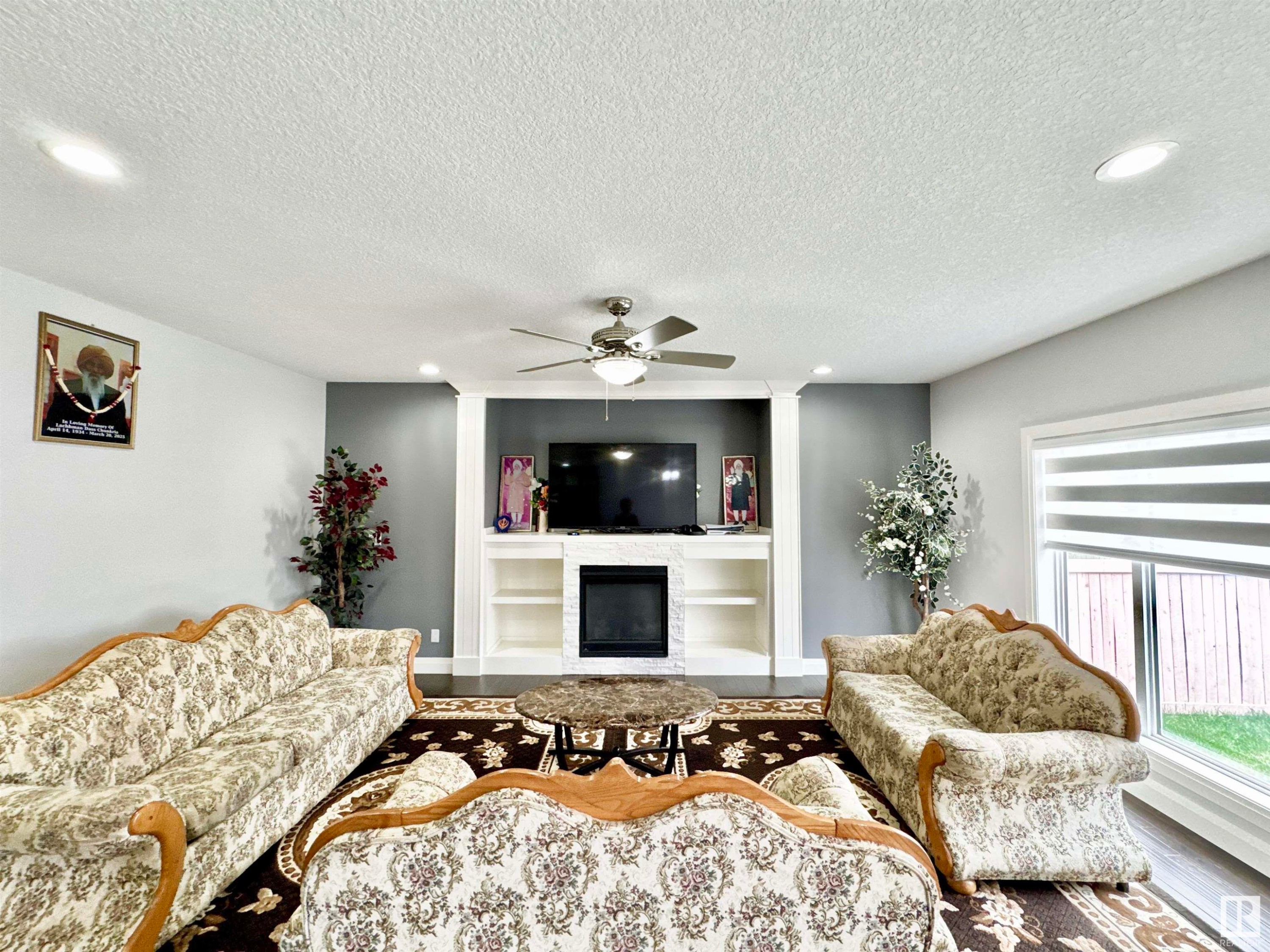 












2212 22 Street

,
Edmonton,




AB
T6T 0Z1

