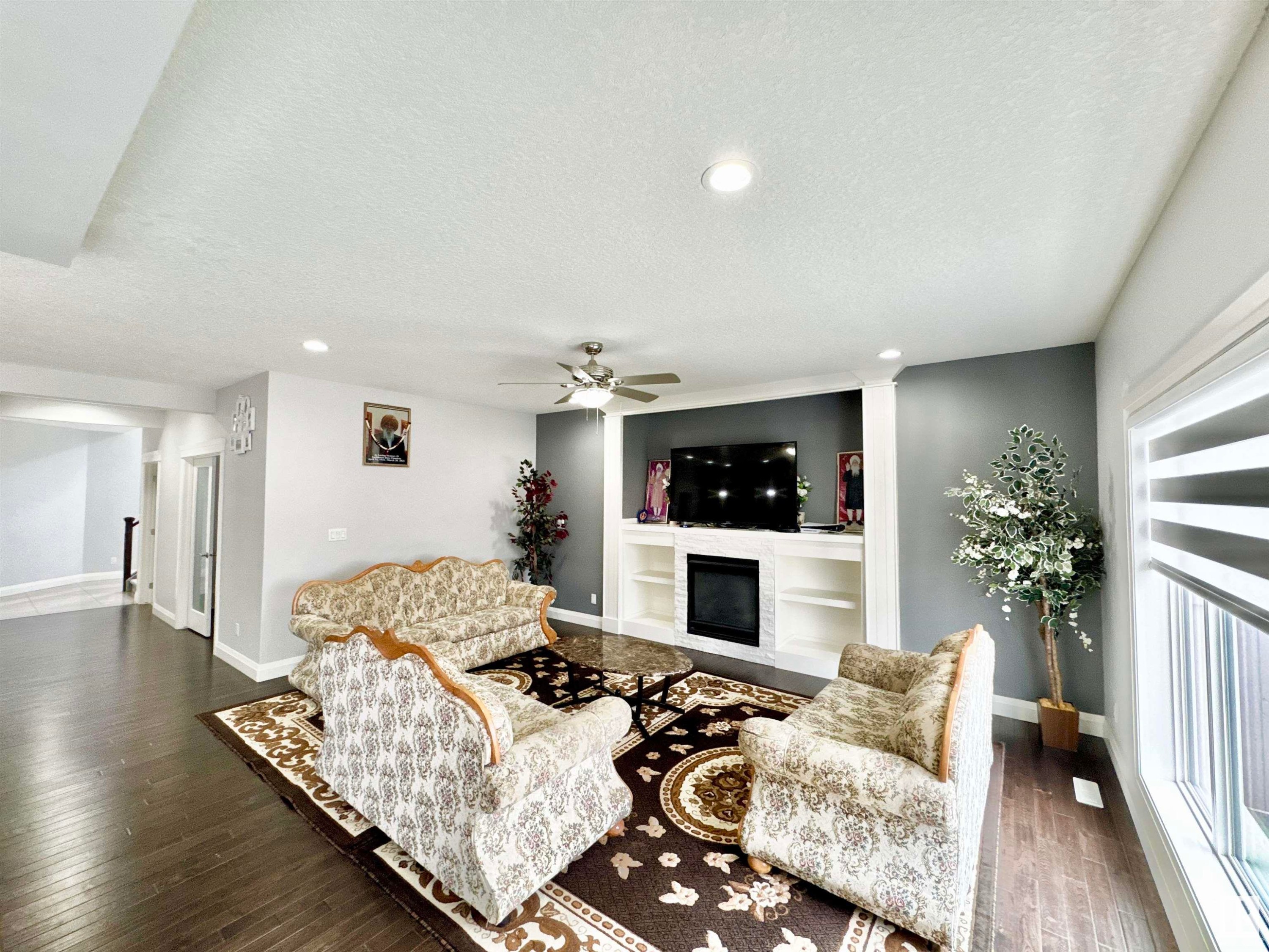 












2212 22 Street

,
Edmonton,




AB
T6T 0Z1

