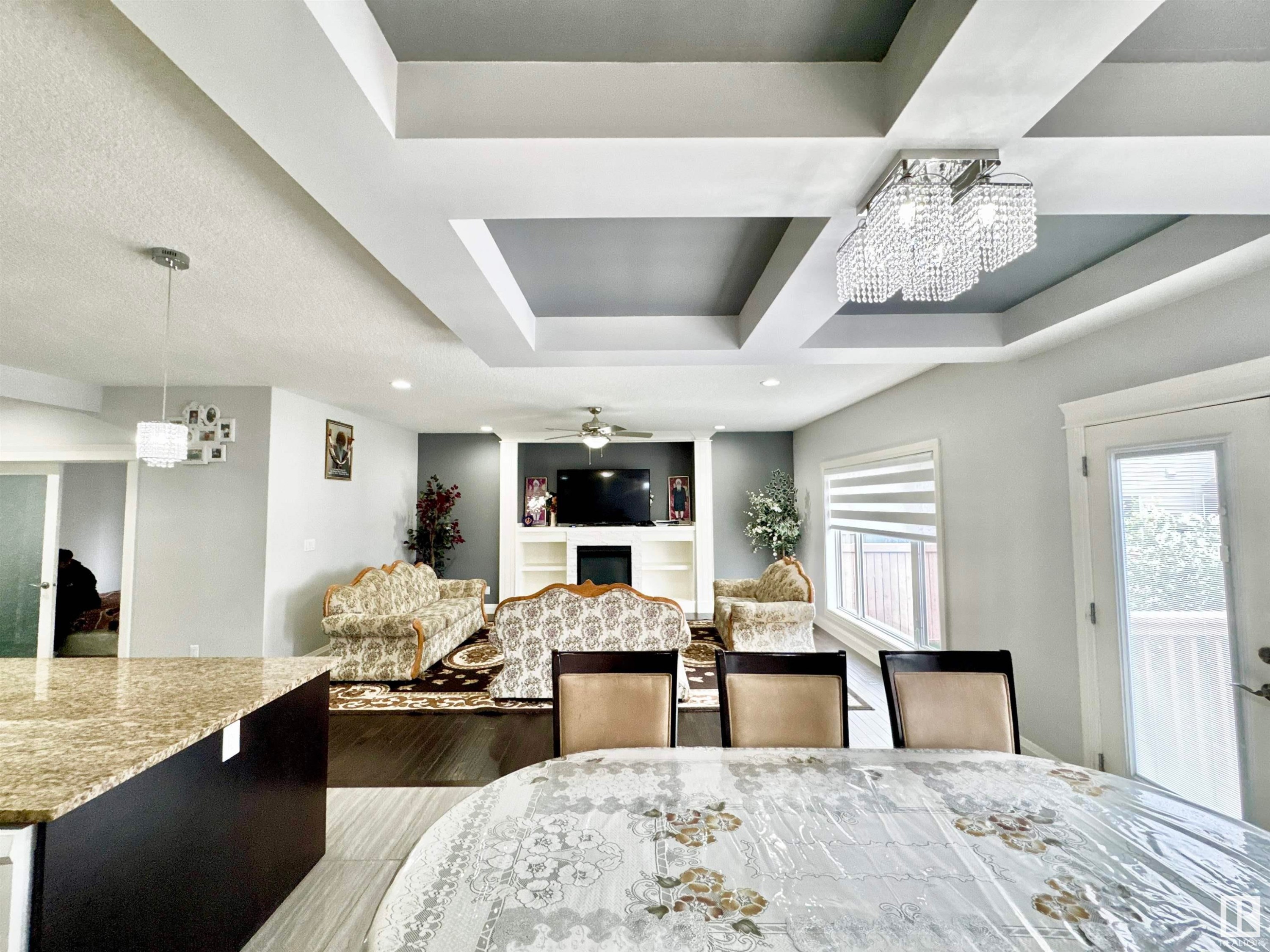












2212 22 Street

,
Edmonton,




AB
T6T 0Z1


